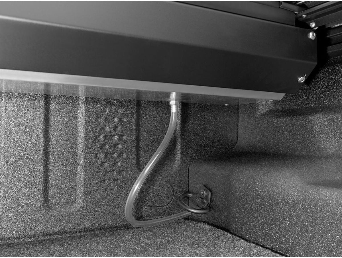 Armis Retractable Locking Bed Covr W/Trail Rails 20-Present Jeep Gladiator JT Rugged Ridge