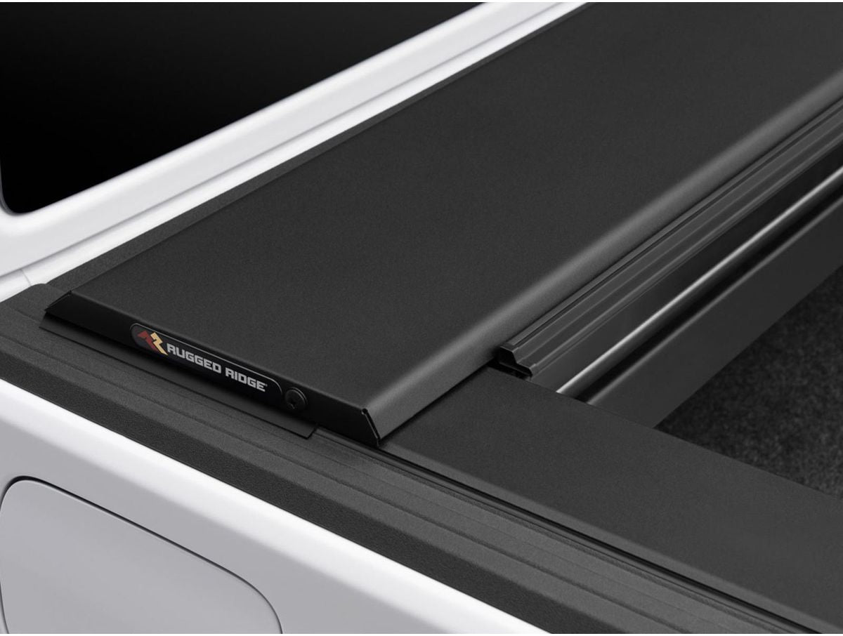 Armis Retractable Locking Bed Covr W/Trail Rails 20-Present Jeep Gladiator JT Rugged Ridge
