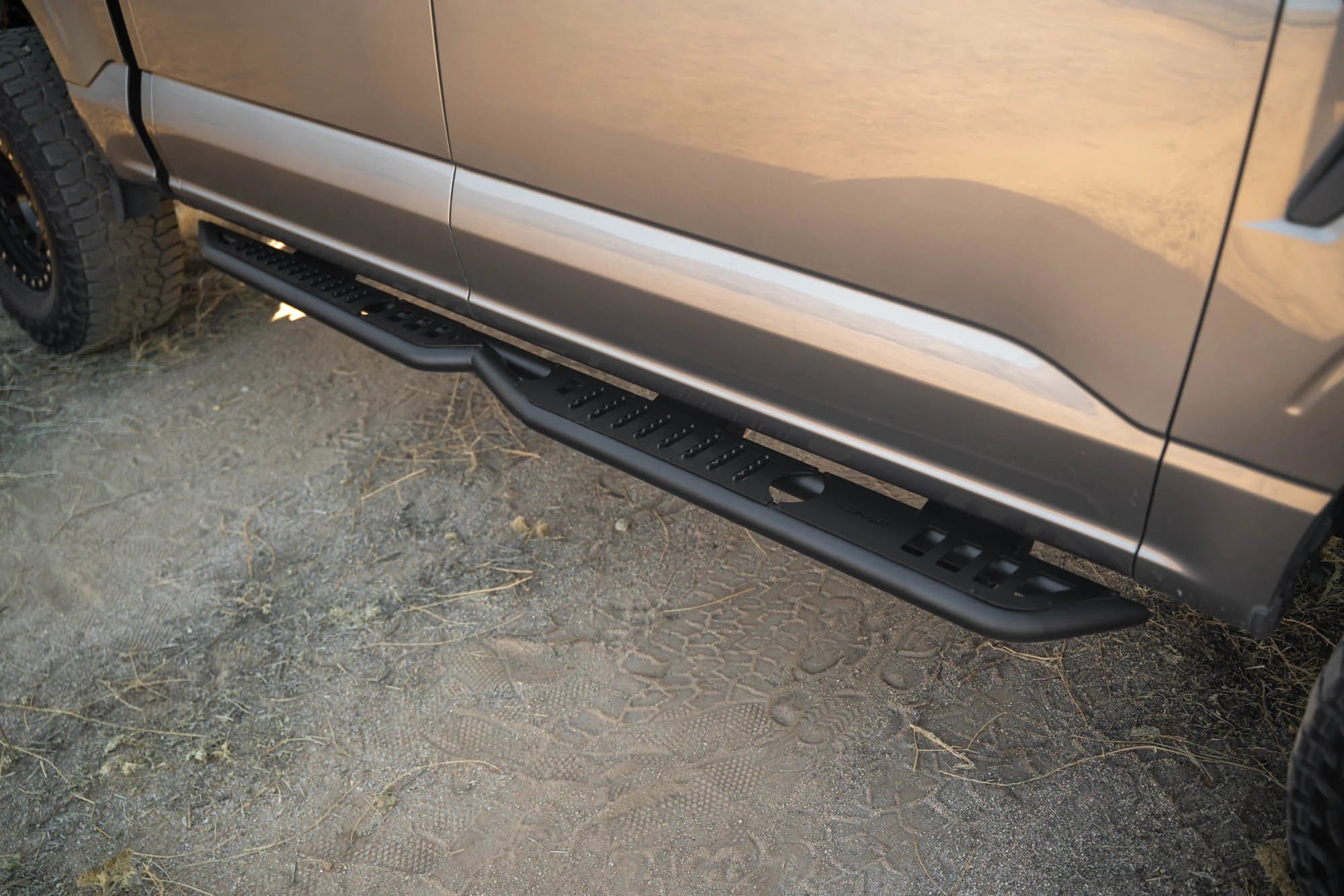 2015-2024 Ford F-150 Crew Cab OE Plus Side Steps - Apollo Off-Road