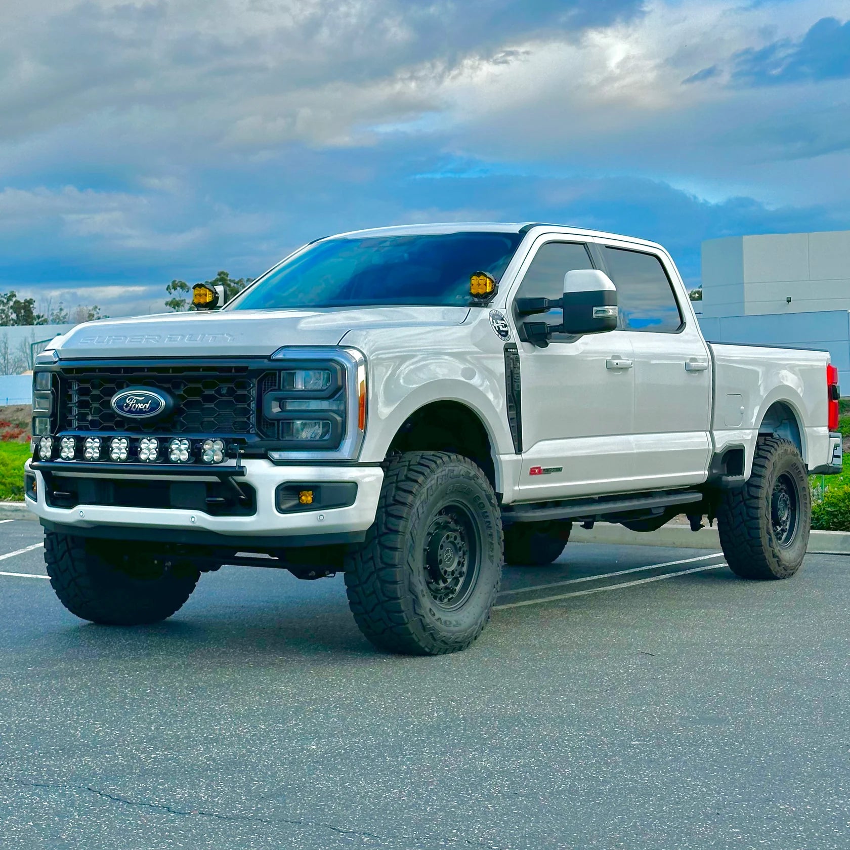 2017 - 2024 Ford Super Duty Light Mount - "The Linkable" Series featuring the Baja Designs XL Linkable (7 Lights) - Apollo Off-Road