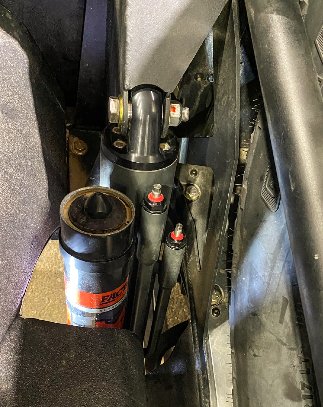 Foutz Motorsports 5-Link Mid Travel Rear Suspension Kit with Thru the bed Bypass Shock 2017-2020 Ford F-150 Raptor