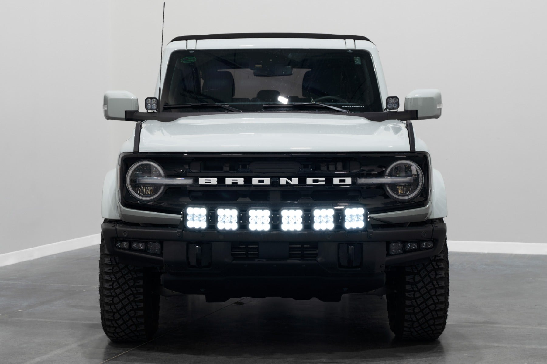 Diode Dynamics Bronco SS5 6-Pod CrossLink Grille Lightbar Kit Sport Yellow Combo