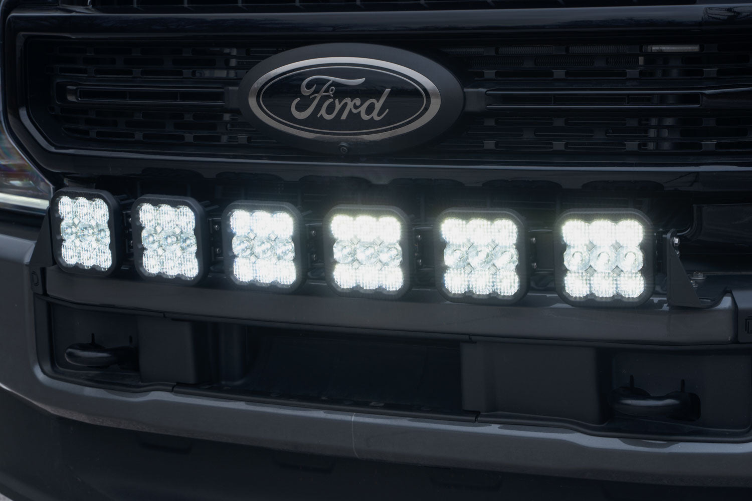 Diode Dynamics SS5 6-Pod CrossLink Grille Lightbar Kit for 2020-2022 Super Duty Sport White Combo for 2020-2022 Ford F-250 Super Duty / Ford F-350 Super Duty / Ford F-450 Super Duty