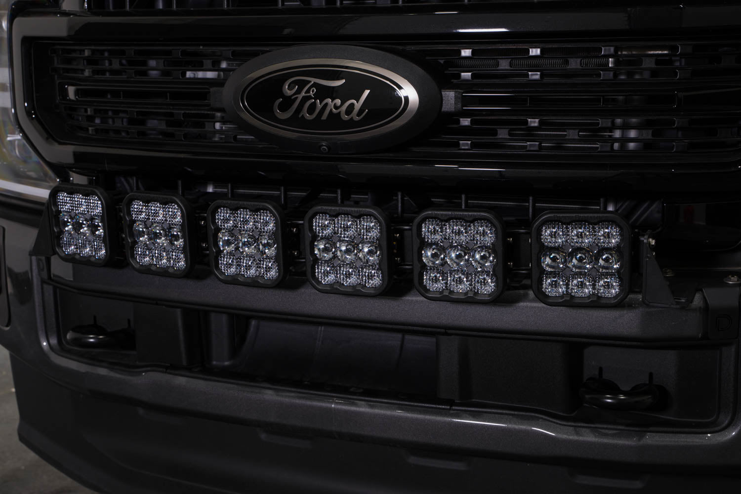 Diode Dynamics SS5 6-Pod CrossLink Grille Lightbar Kit for 2020-2022 Super Duty Sport White Combo for 2020-2022 Ford F-250 Super Duty / Ford F-350 Super Duty / Ford F-450 Super Duty