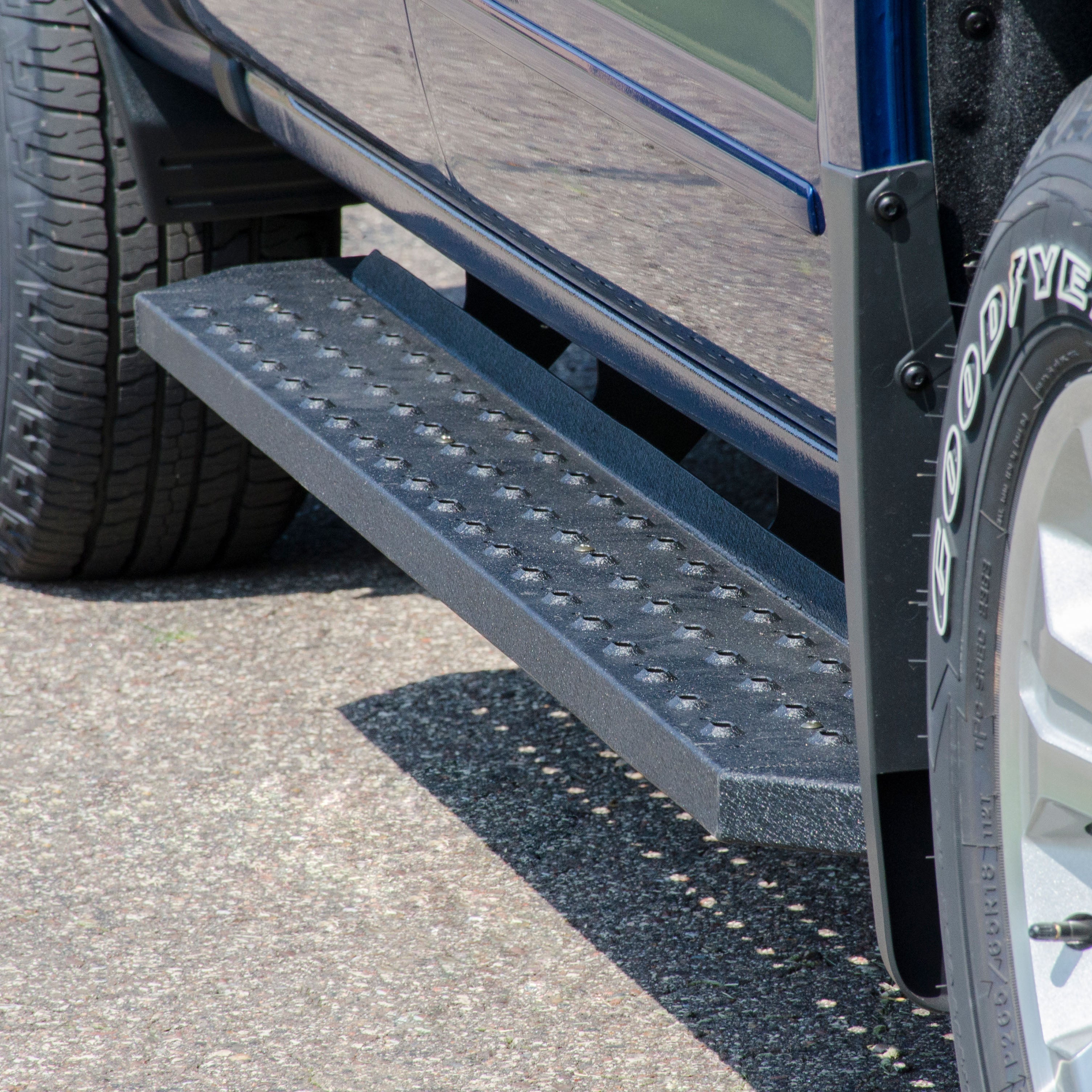 ARIES RidgeStep 6-1/2" x 75" Black Steel Running Boards, 2019-2026 Chevy/GMC Silverado/Sierra 1500, 2020-2026 Chevy/GMC Silverado/Sierra 2500HD/3500HD