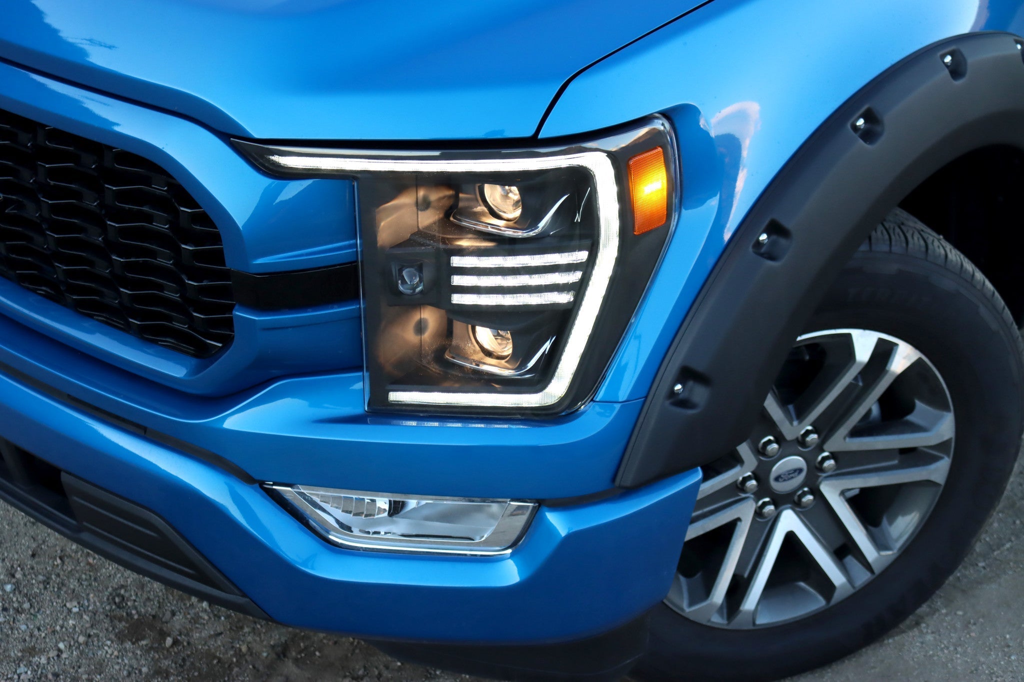 21-23 Ford F-150 PRO-Series Halogen Projector Headlights Black - Apollo Off-Road