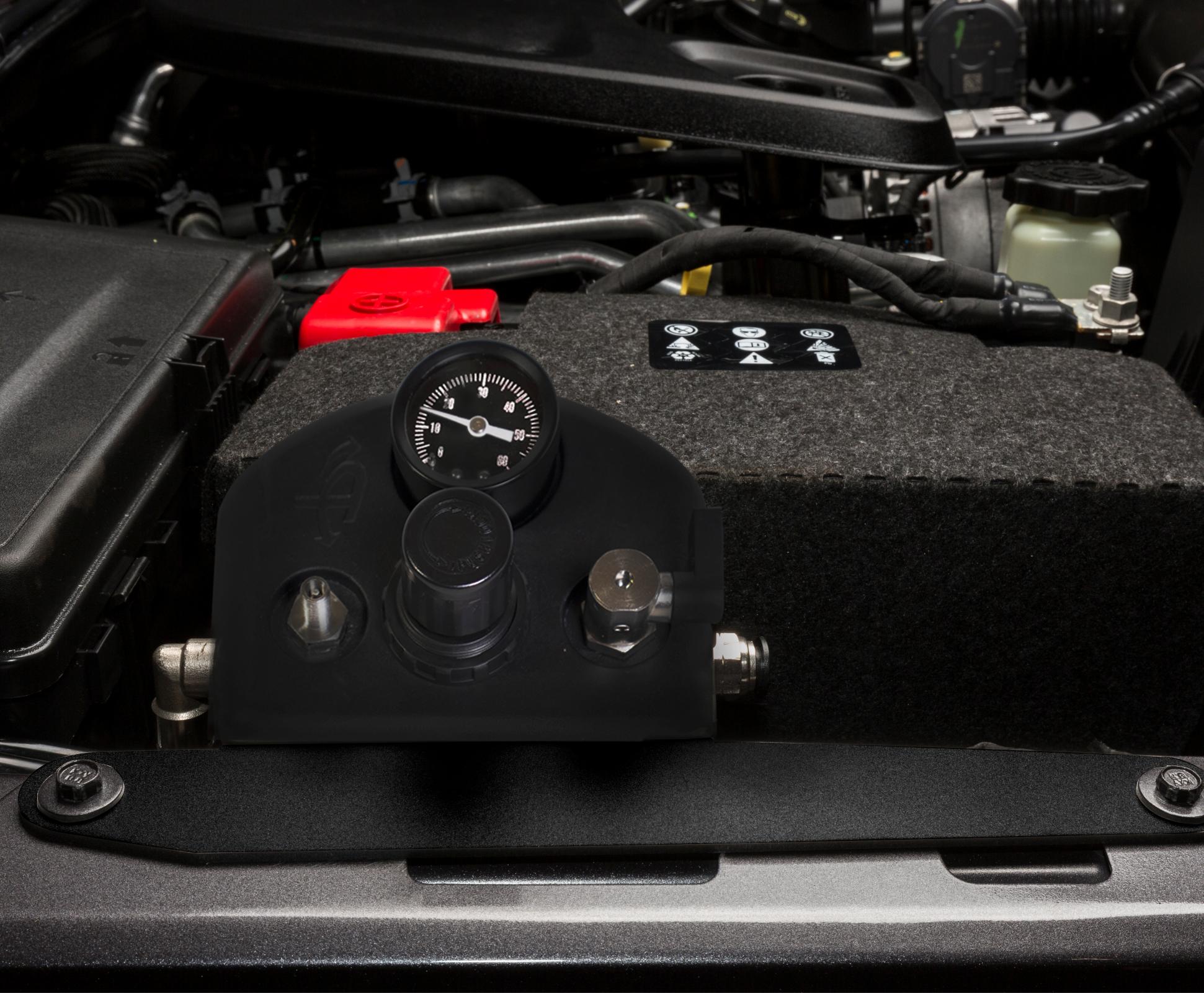 Gladiator Tire Inflator System 4 Tire For 19-25 Jeep Gladiator W/Engine Mount With Box, Fittings, Hoses and Storage Bag Black UP Down Air