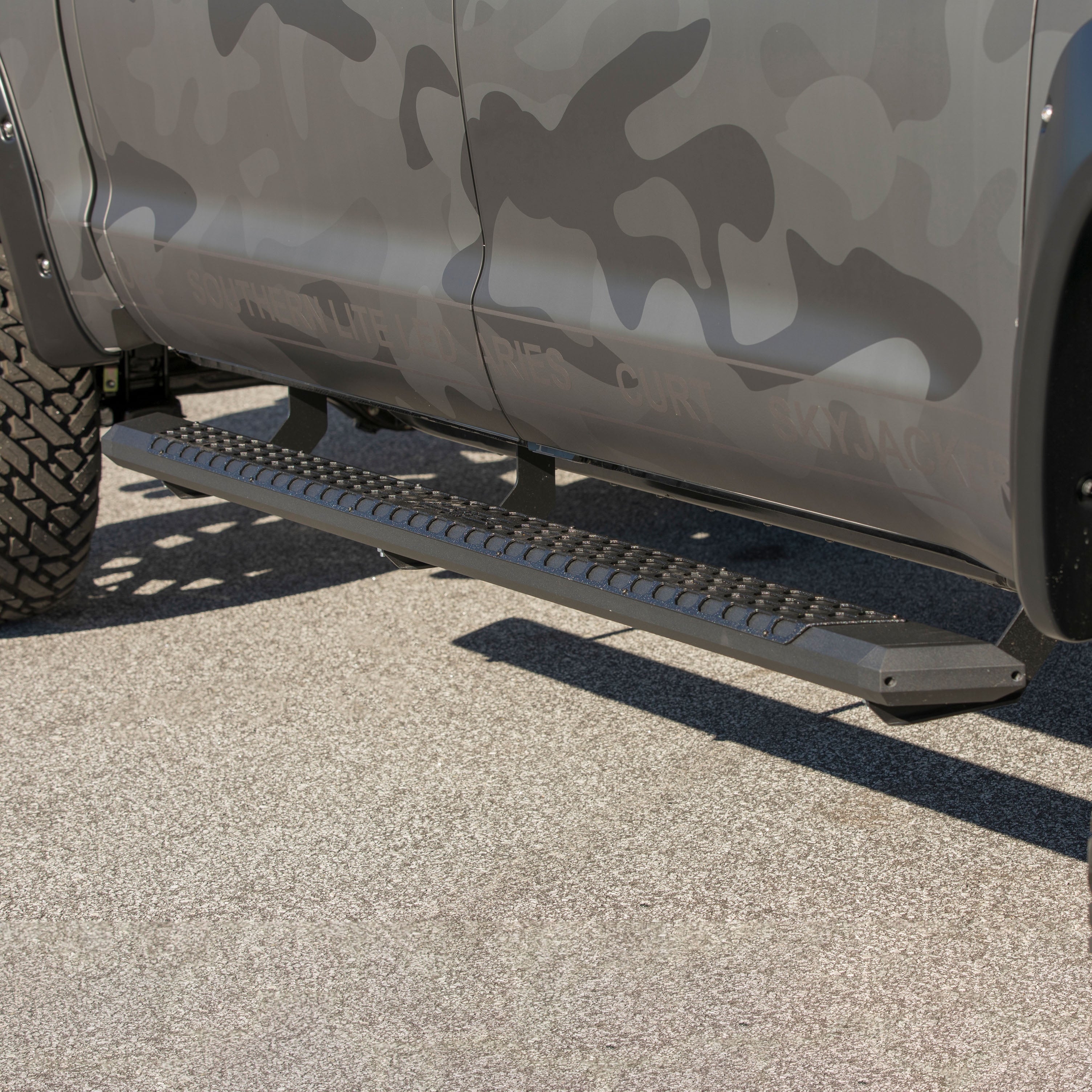 ARIES AdvantEDGE 5-1/2" x 85" Black Aluminum Side Bars, 2007-2021 Toyota Tundra