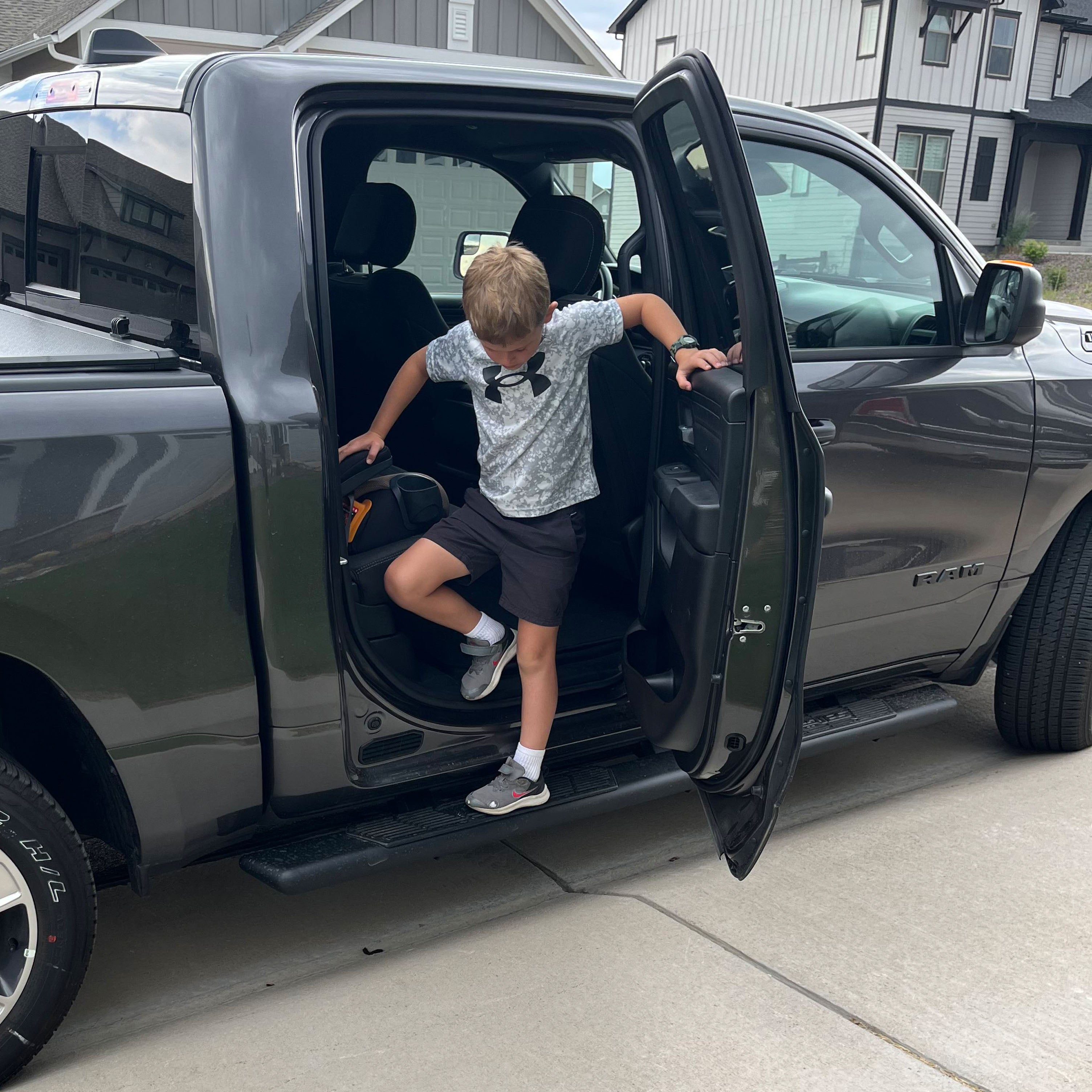 ARIES AscentStep 5-1/2" x 91" Black Steel Running Boards, 2019-2026 Ram 1500