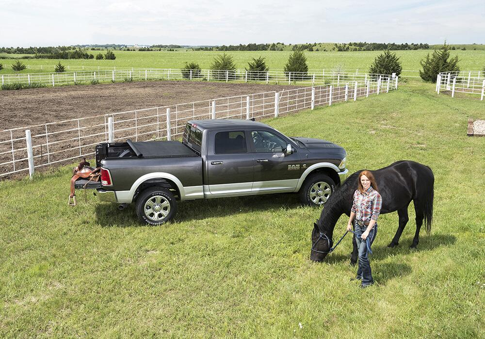 TruXport Tonneau Cover Black 2022-2026 Toyota Tundra 6 Foot 7 Inch Bed without Deck Rail System Truxedo