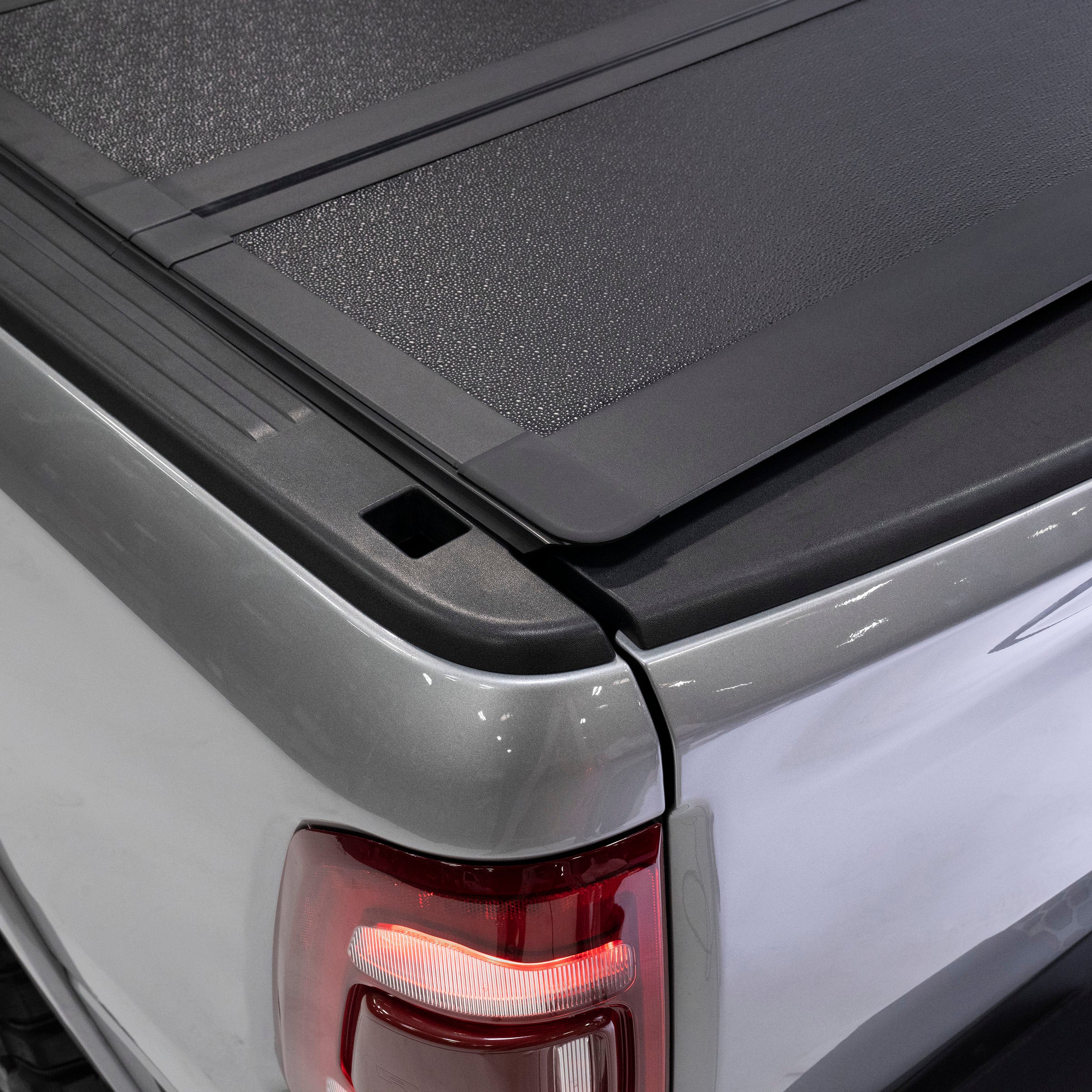 Bed Guard Folding Tonneau Cover 2017-2022 Ram 1500 Smittybilt