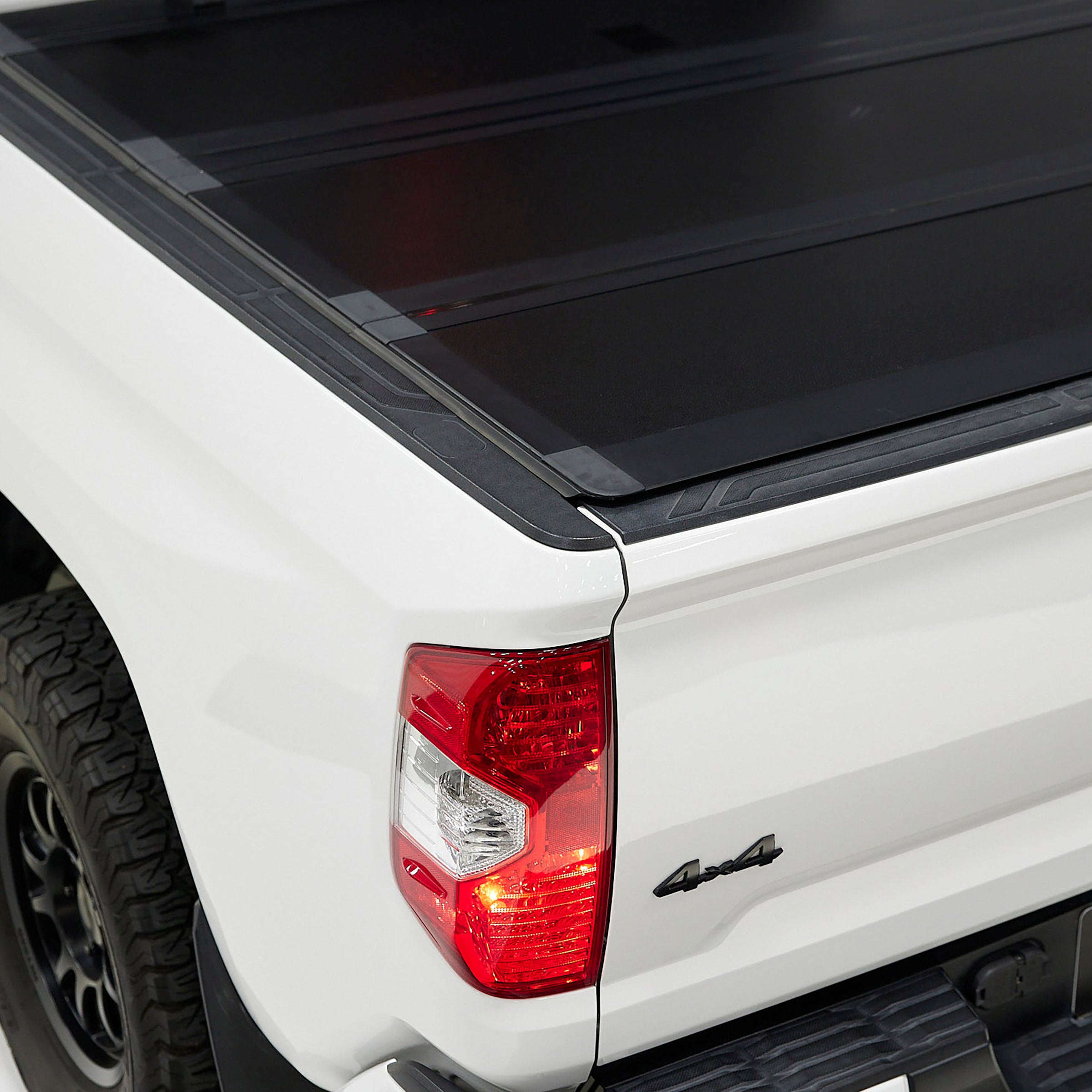 Bed Guard Folding Tonneau Cover 2007-2021 Toyota Tundra Smittybilt