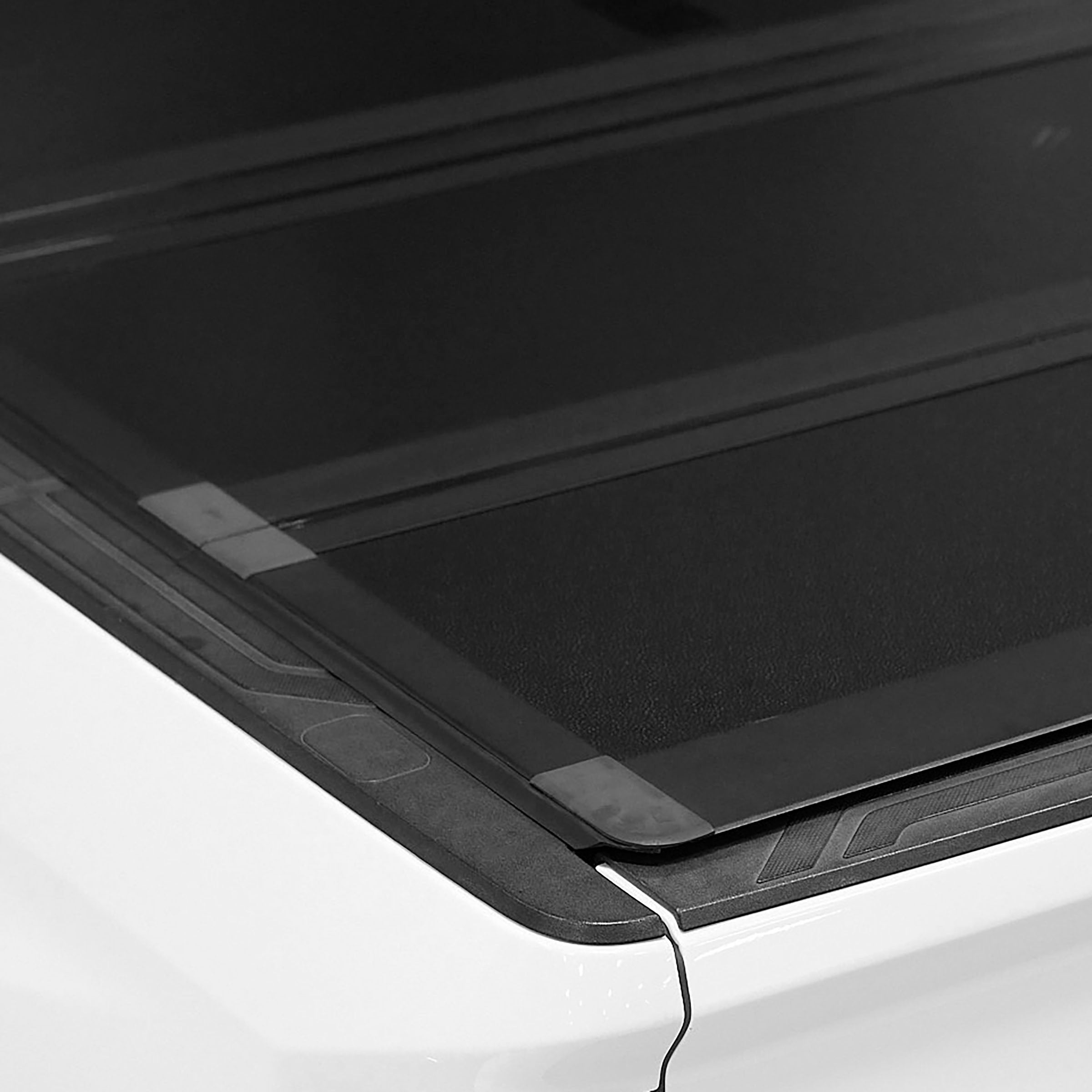 Bed Guard Folding Tonneau Cover 2007-2021 Toyota Tundra Smittybilt