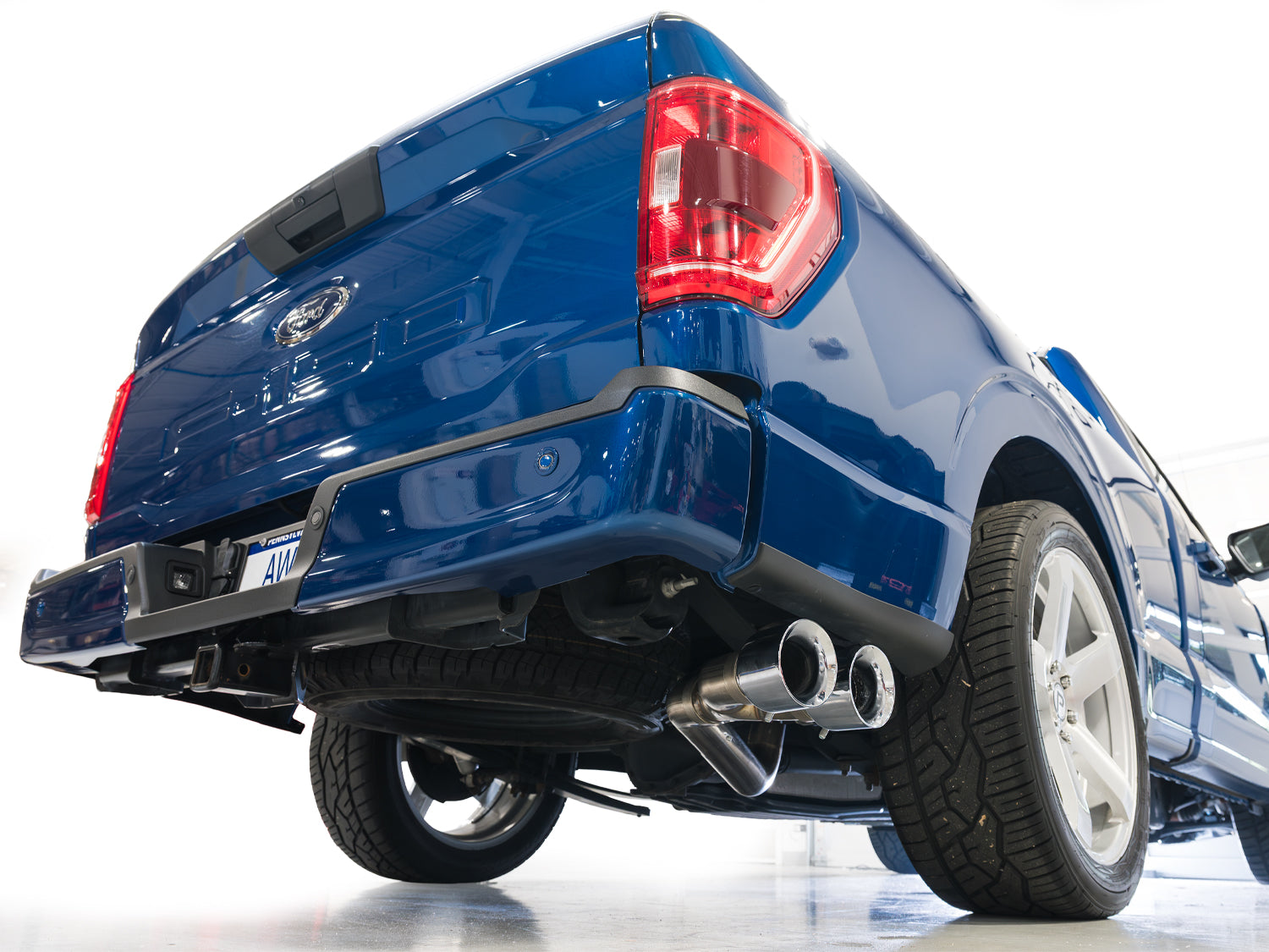 AWE 0FG Dual Side Exit Exhaust for Ford F-150 Regular Cab - 4.5" Chrome Silver Tips