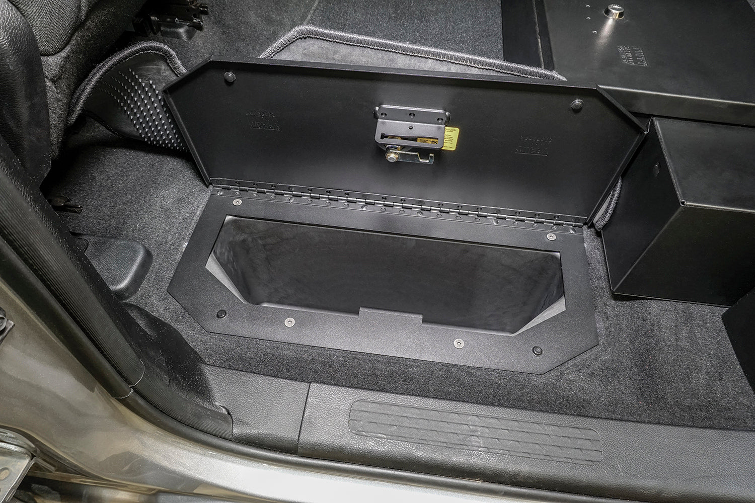 In-Floor Locking Cargo Lid 19-23 1500 Crew Cab {Exc. Classic} Black Tuffy Security Products