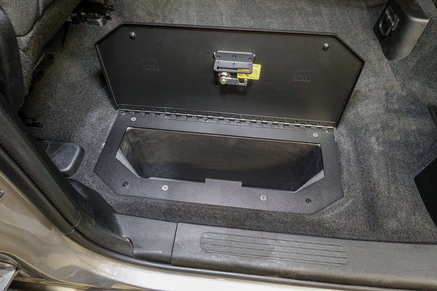 In-Floor Locking Cargo Lid 19-23 1500 Crew Cab {Exc. Classic} Black Tuffy Security Products