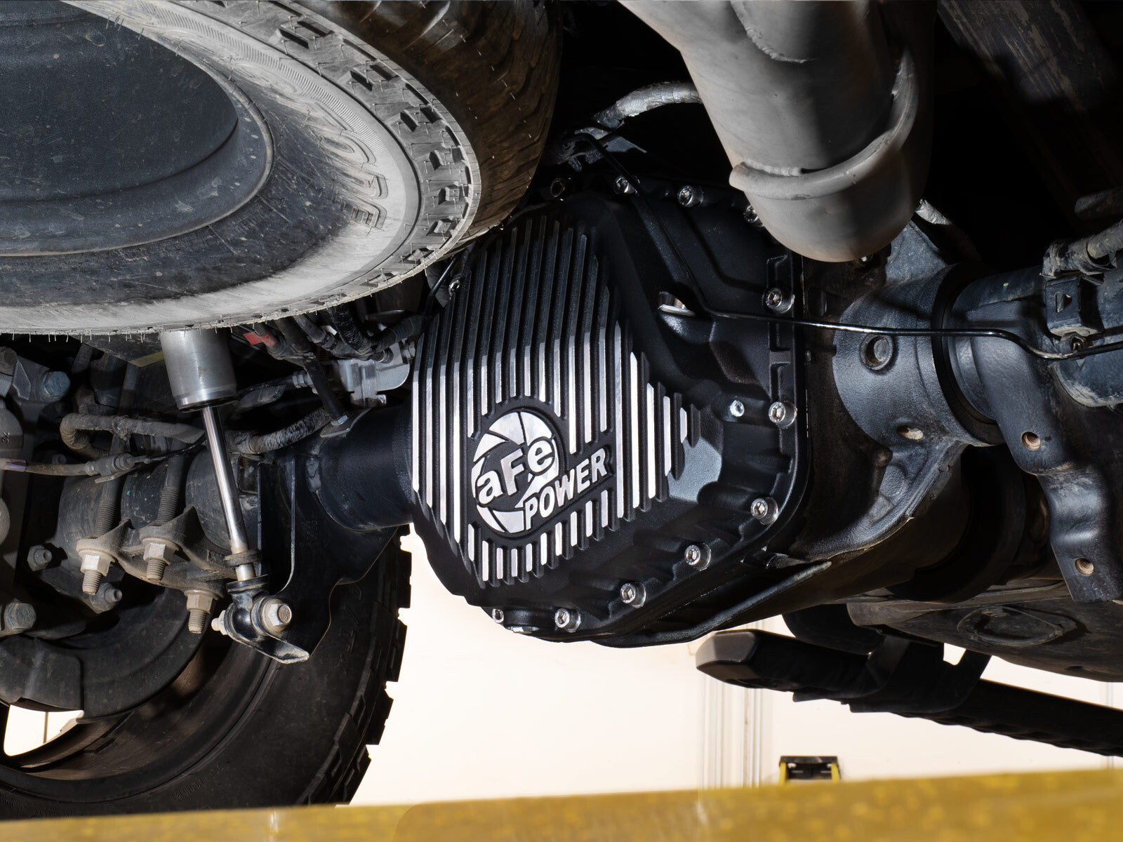 Pro Series Rear Differential Cover Black w/ Machined Fins Ford F-250/350 23-26 V8 (Sterling 11.6)