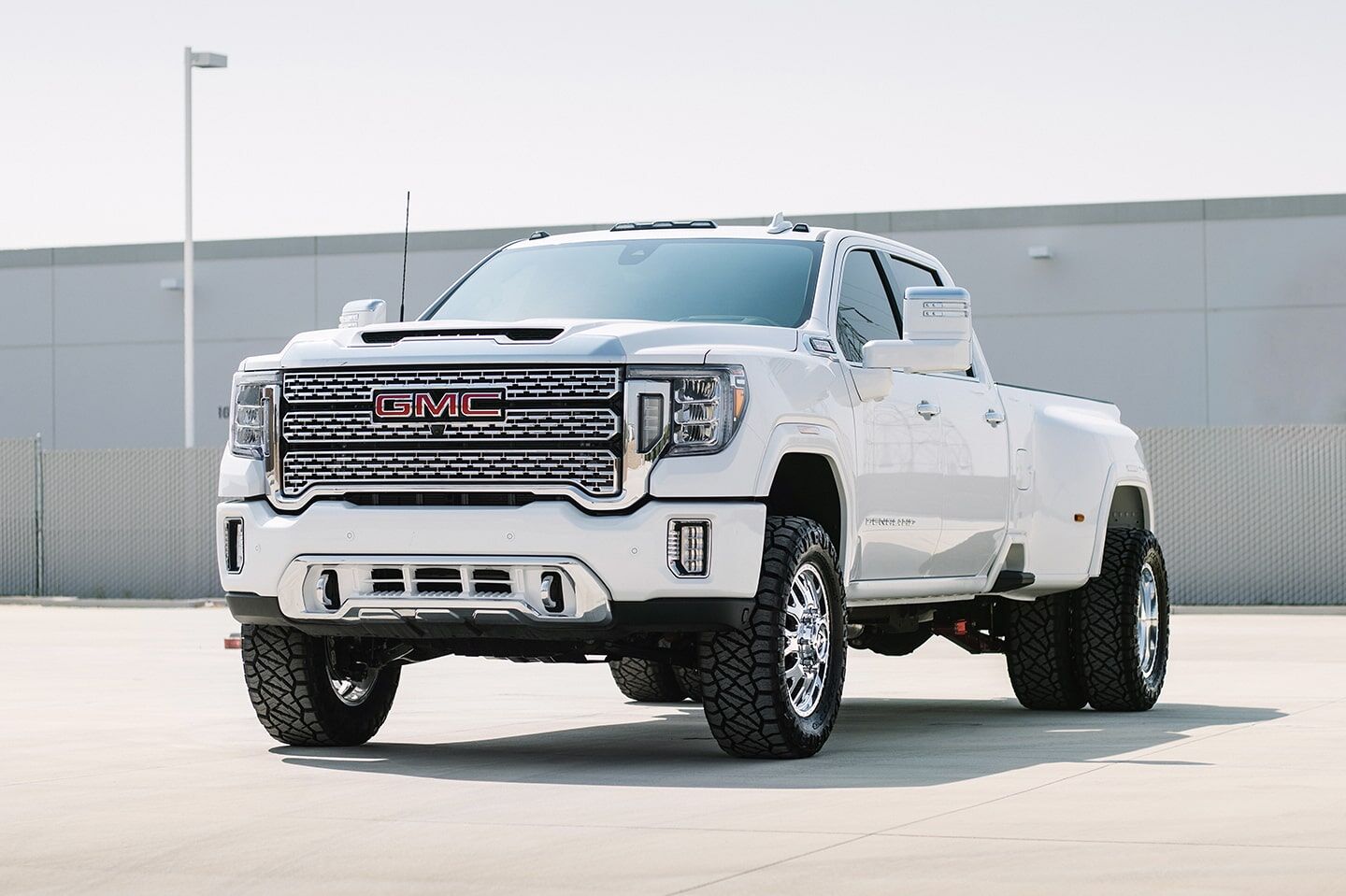 3-Inch Elite Leveling Kit with King 2.5 Reservoir Shocks for 2020-2024 Silverado/Sierra 2500/3500 2WD/4WD Cognito