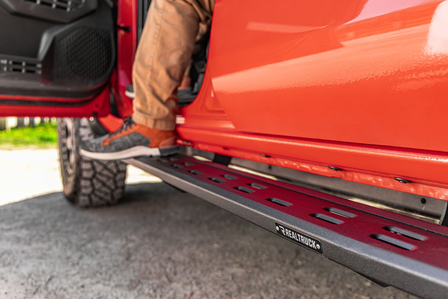 RB20 Slim Line Running Boards with Mounting Bracket Kit Protective Bedliner coating 2024-2026 Toyota Tacoma Extended Cab Go Rhino