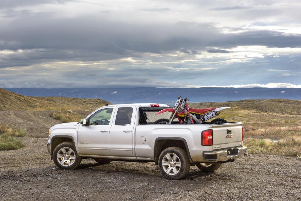 BAKFlip F1 Hard Folding Truck Bed Cover 2019-2026 (New Body Style) Silverado/Sierra 1500 6 Foot 7 Inch Bed BAK
