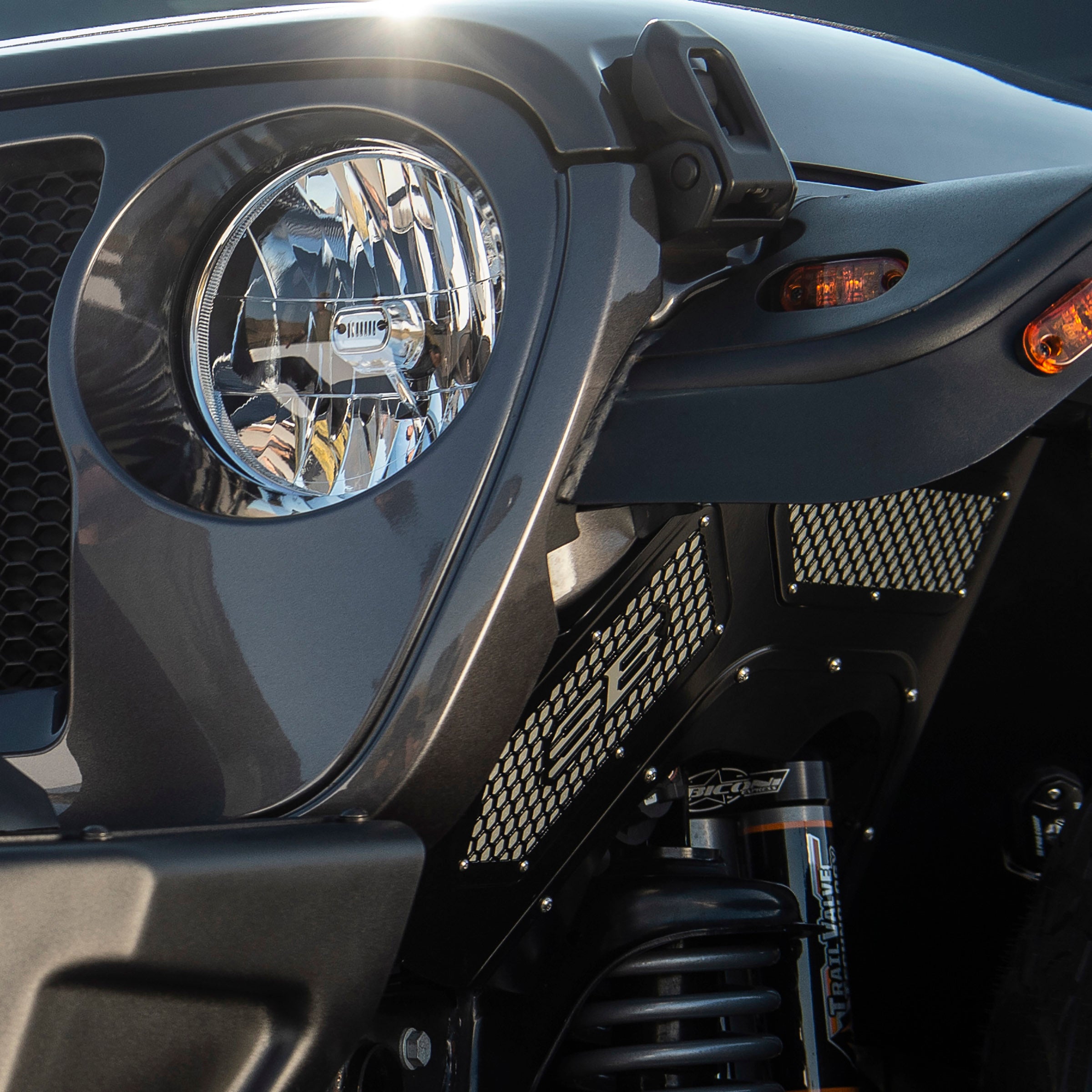 Front Inner Liners w ProComp 6 LED 9W Rock Lights 2020-Up Jeep Gladiator; 2018-2022 Jeep Wrangler Smittybilt