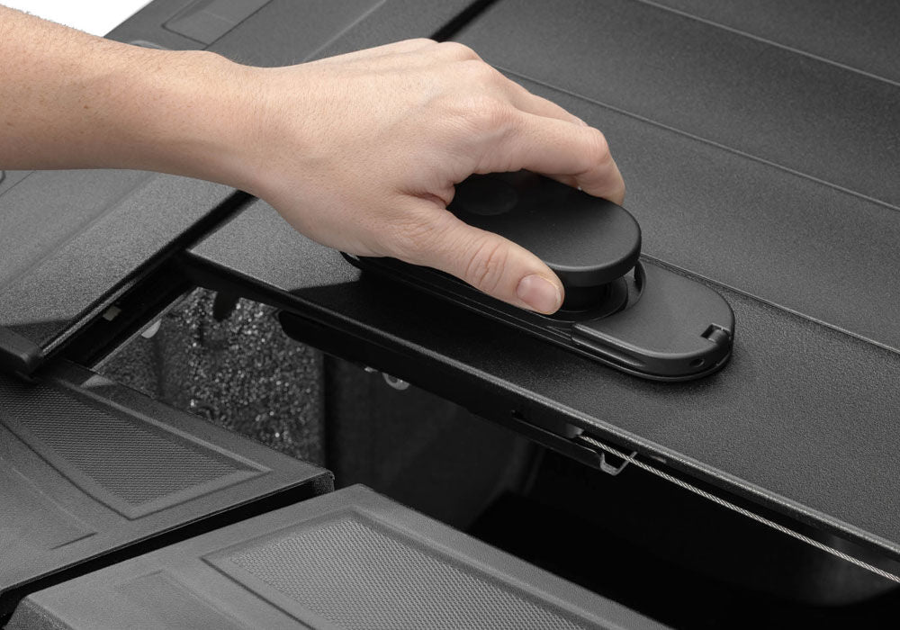 RetraxPRO MX Retractable Tonneau Cover Rugged Aluminum Construction Matte Black 2022-2026 Nissan Frontier 6' 1 inch Bed with or without Utili-Track System without Stake Pockets