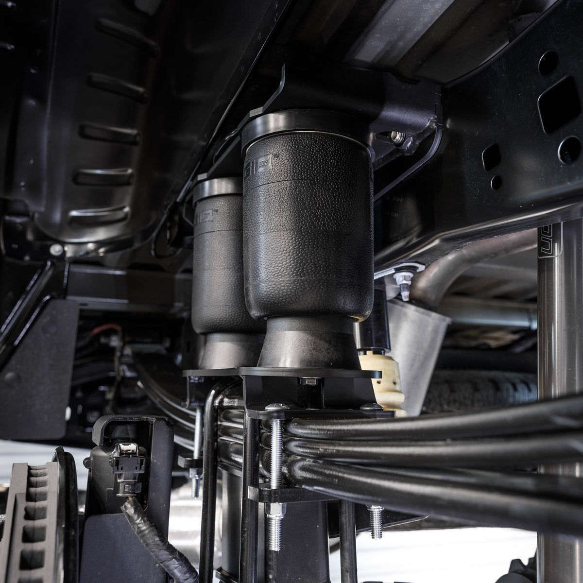 2023+ Ford F-250/F-350/F-450 Air Spring Kit LogiQ Suspension