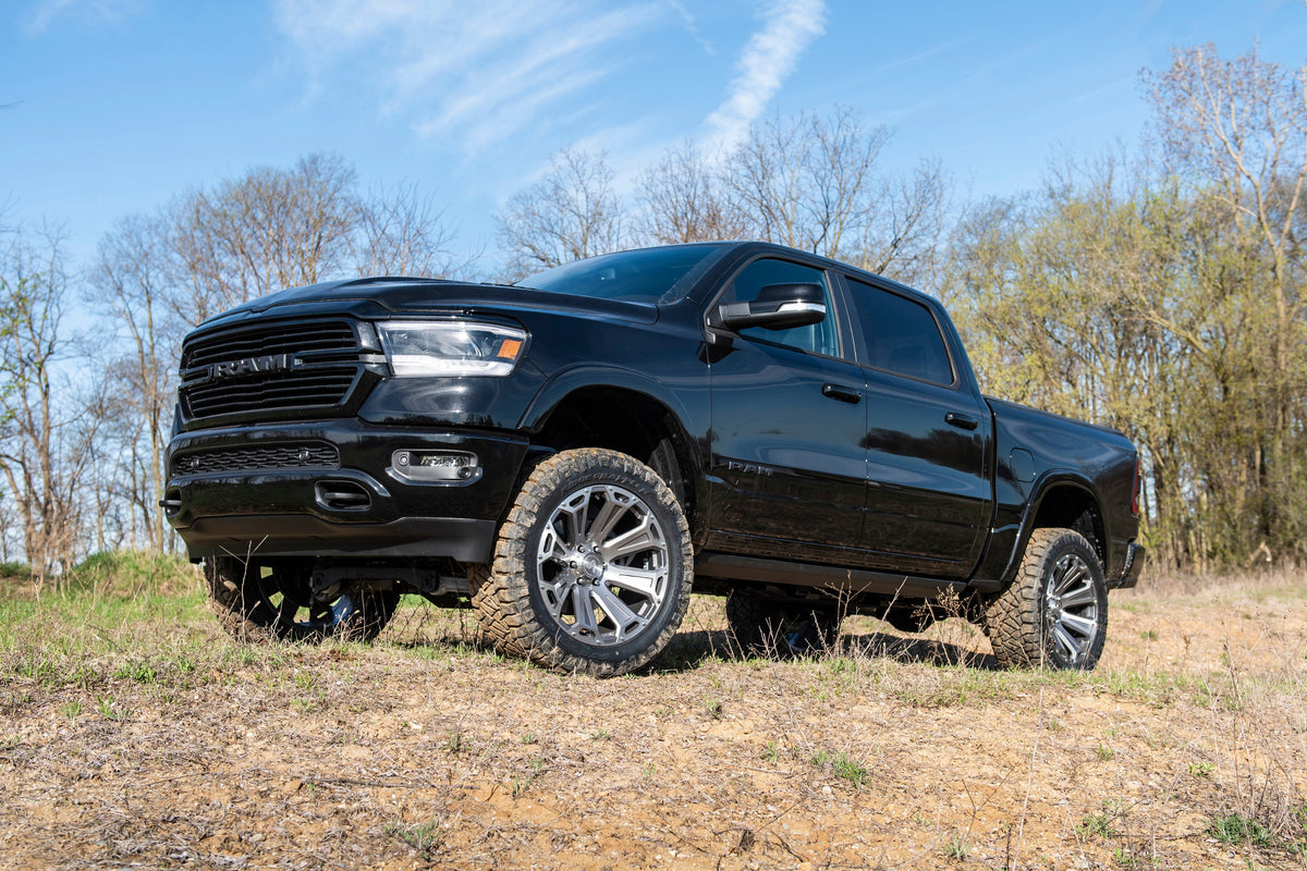 19-23 Ram 1500 4WD 4 Inch Front, 3 Inch Rear Lift w/OE 22 Inch Wheels - FOX 2.0 Performance Series / Large Bore
