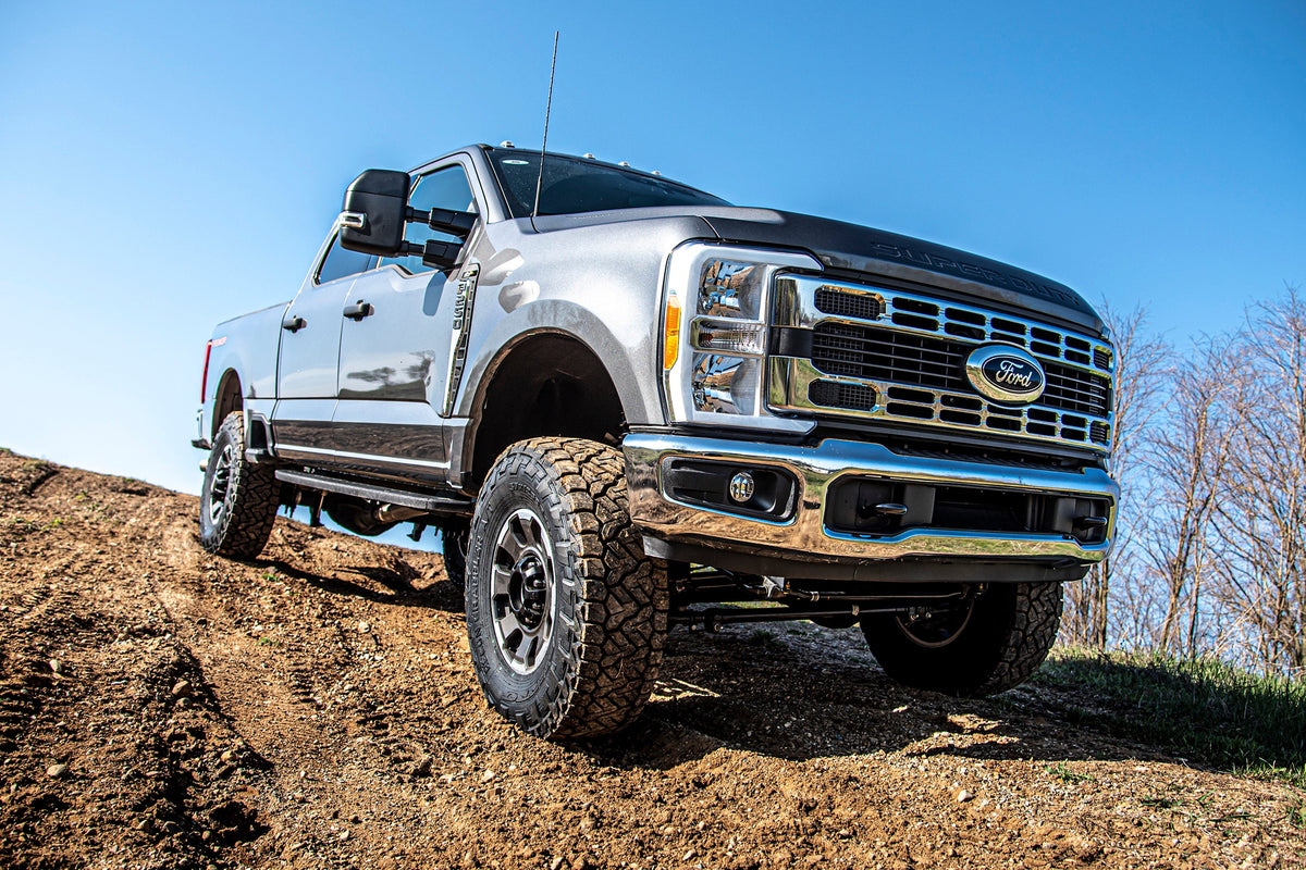 5 Inch Lift Kit w/ Radius Arm Ford F250/F350 Super Duty 23-24 4WD Gas - Leaf Springs / FOX 2.5 Performance Elite