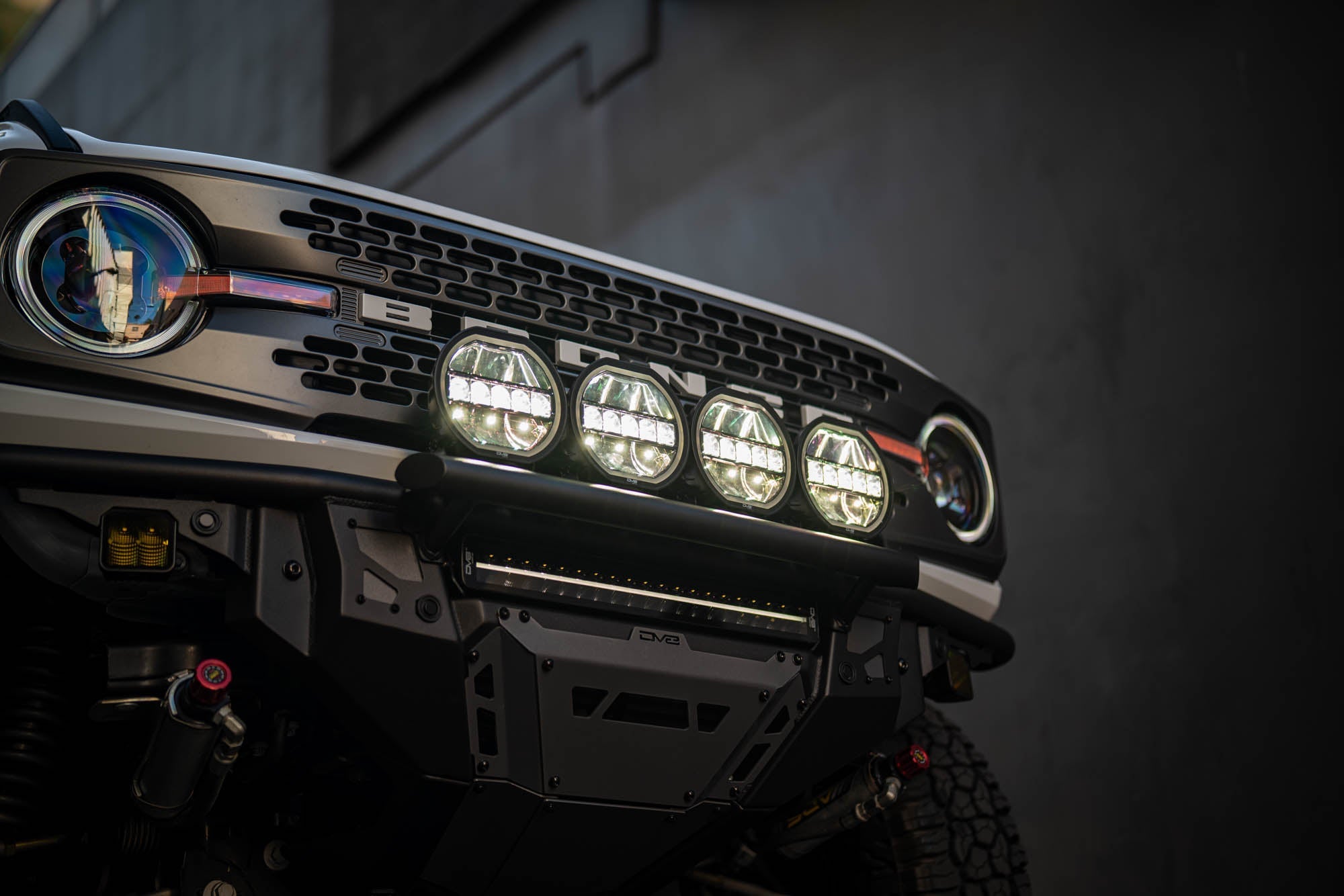 7 Inch Halo Elite Round Light w/ Accent Halo DV8 Offroad