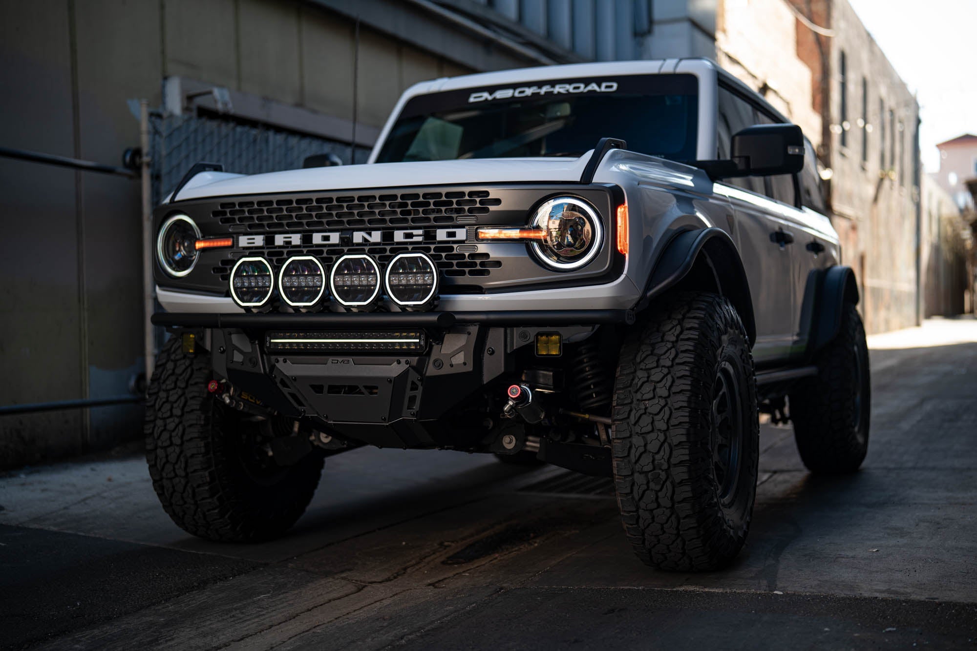 7 Inch Halo Elite Round Light w/ Accent Halo DV8 Offroad