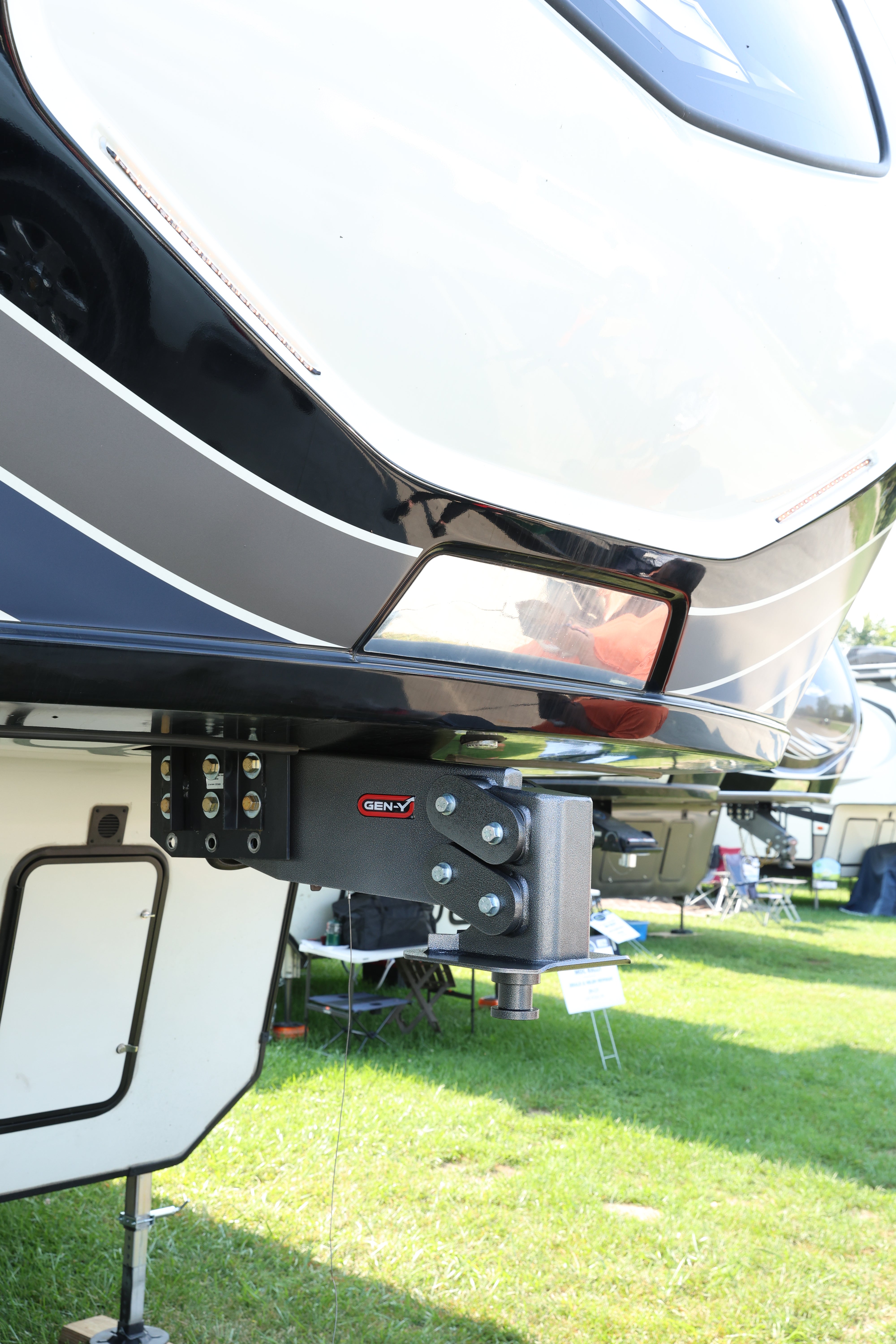 GEN-Y Hitch EXECUTIVE TORSION-FLEX Fifth Wheel King Pin Box 5.5K - 8.5K pin weight range 30K Towing