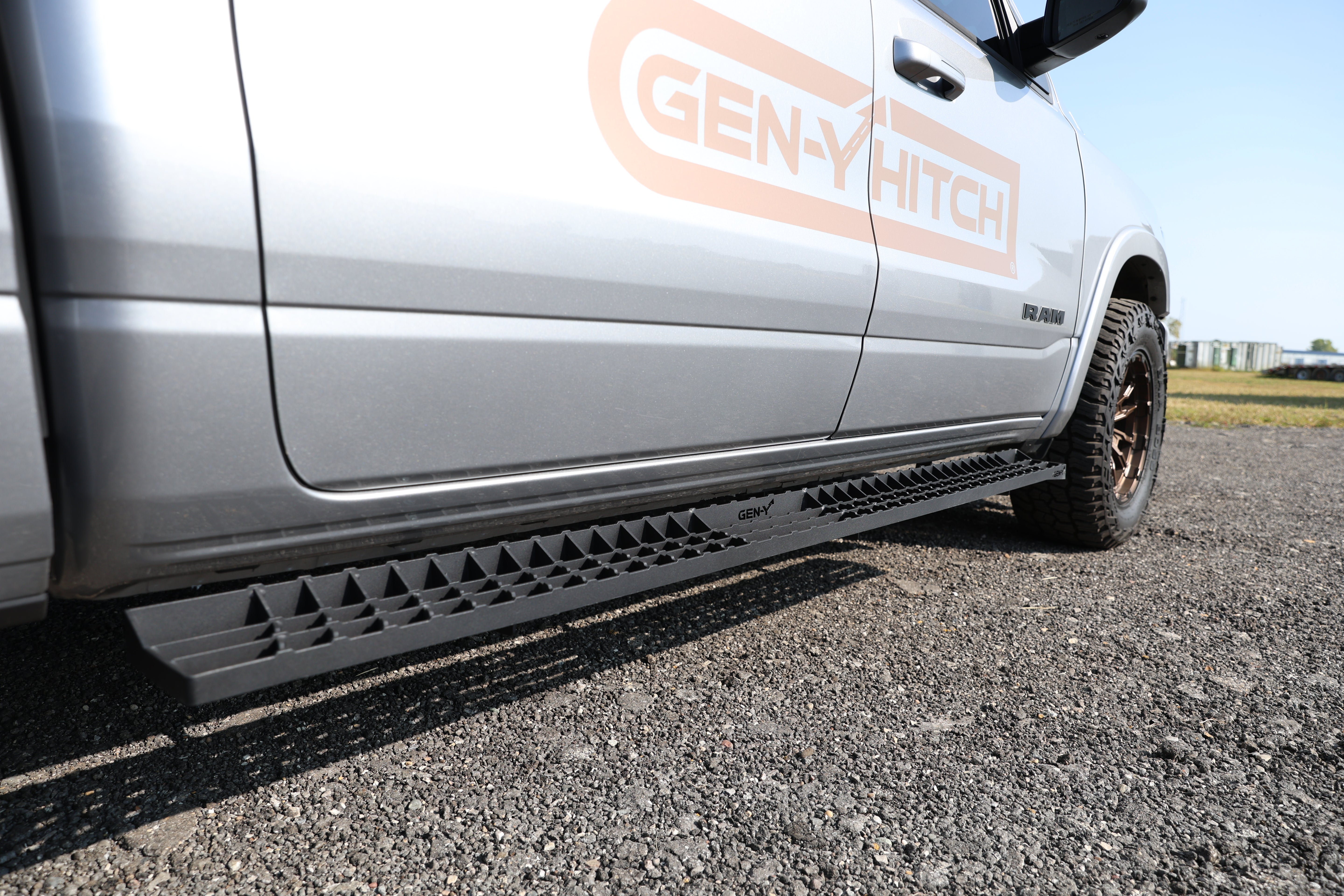 GEN-Y Hitch Running Boards - Fits GM 1500 (2019-2024) & GM 2500HD/3500HD (2020-2024) Crew Cab - RS & CS