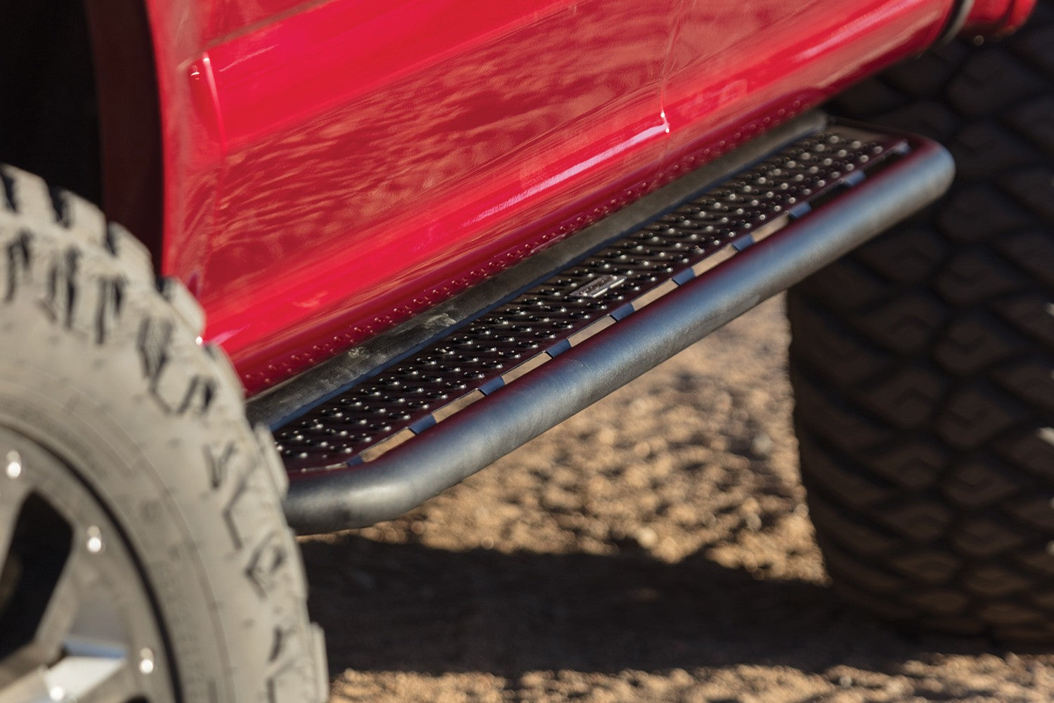 Dominator Xtreme D6 SideSteps With Mounting Bracket Kit Textured Black 2017-2025 Ford F-250/F-350 Go Rhino