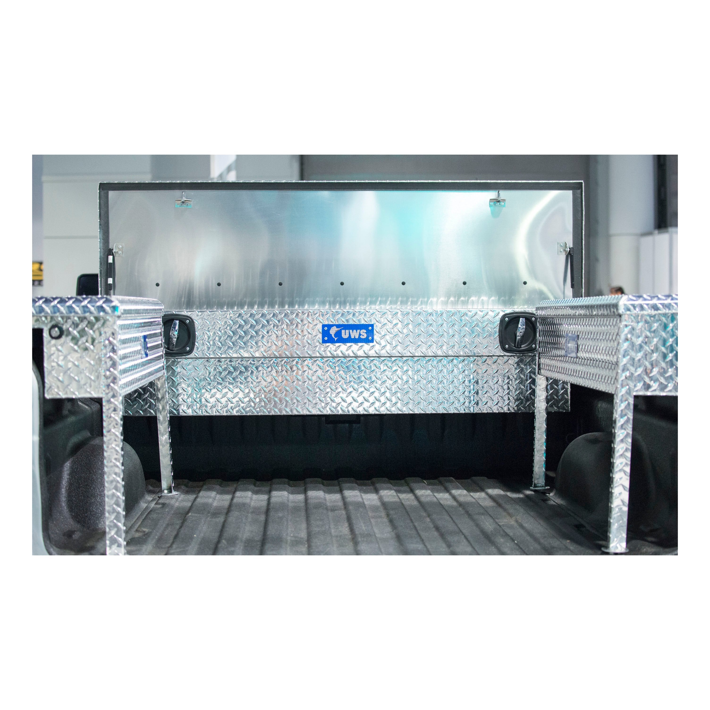 UWS Bright Aluminum 69" Secure Lock Crossover Box with Low Profile (Heavy Packaging)
UWS EC10001 Secure Lock 69-Inch Heavy-Wall Aluminum Truck Tool Box with Low Profile, RigidCore Lid |