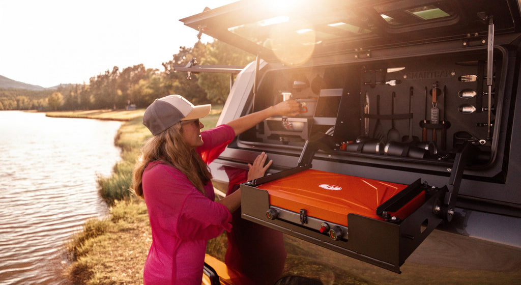 Truck Bed Cap SmartCap EVOd Defender Matte Black 20-Present Jeep Gladiator 5 Foot Short Bed SmartCap