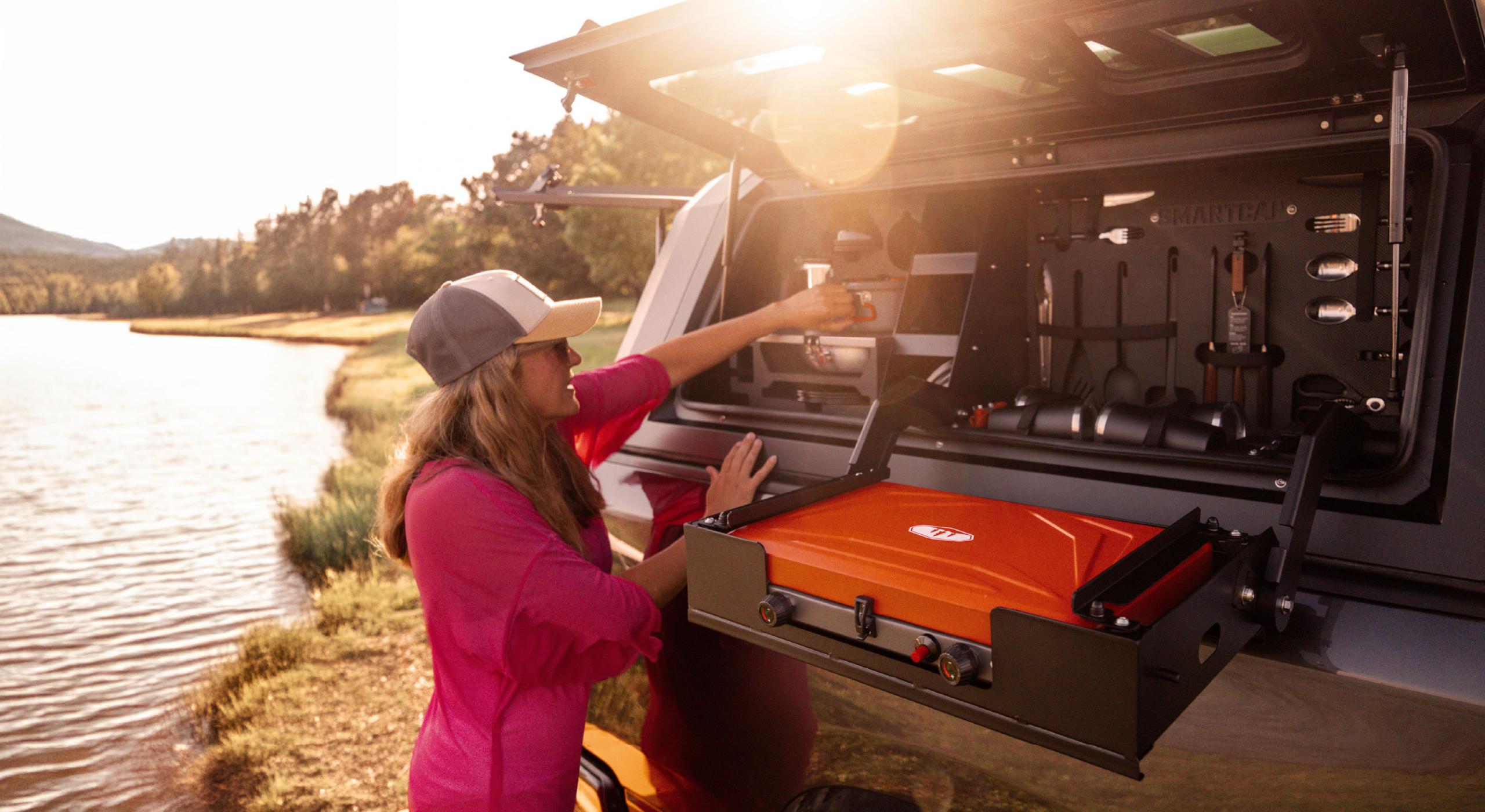 Truck Bed Cap SmartCap EVOd Defender Matte Black 20-Present Jeep Gladiator 5 Foot Short Bed SmartCap