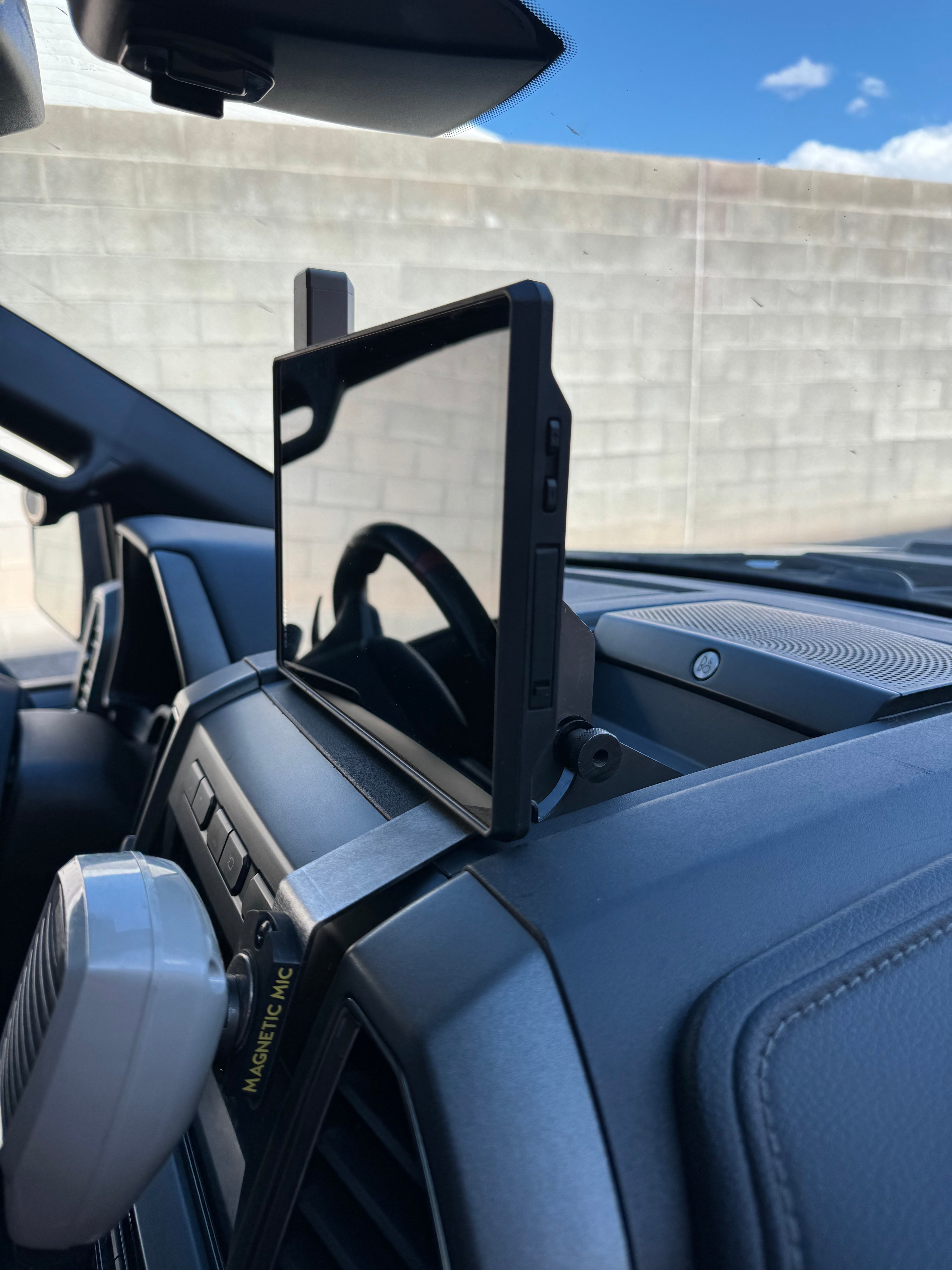 Foutz Motorsports Center Dash Fold Down GPS Mount (Garmin TREAD XL) 2017-2020 Ford F-150 Raptor