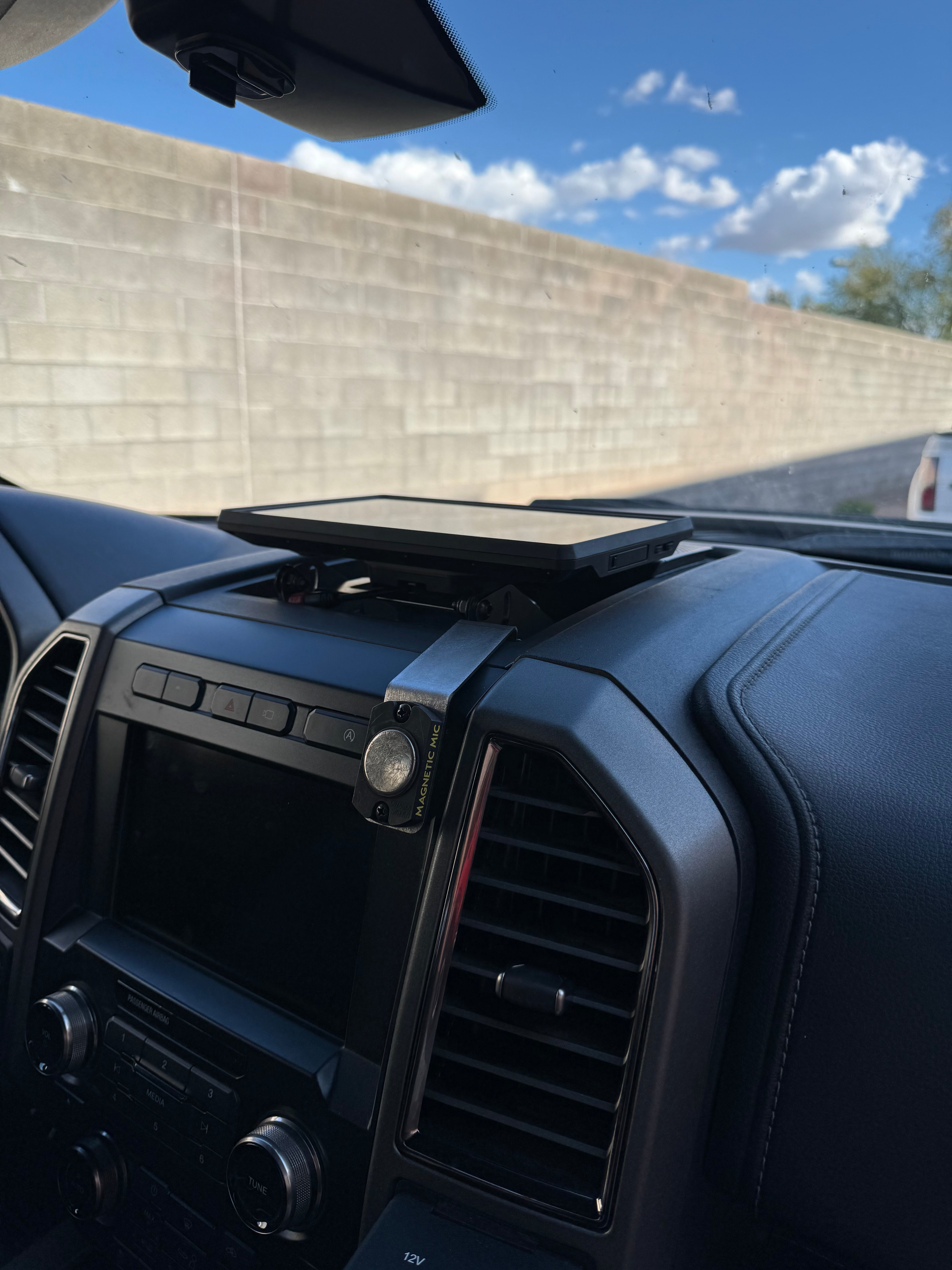 Foutz Motorsports Center Dash Fold Down GPS Mount (Garmin TREAD XL) 2017-2020 Ford F-150 Raptor