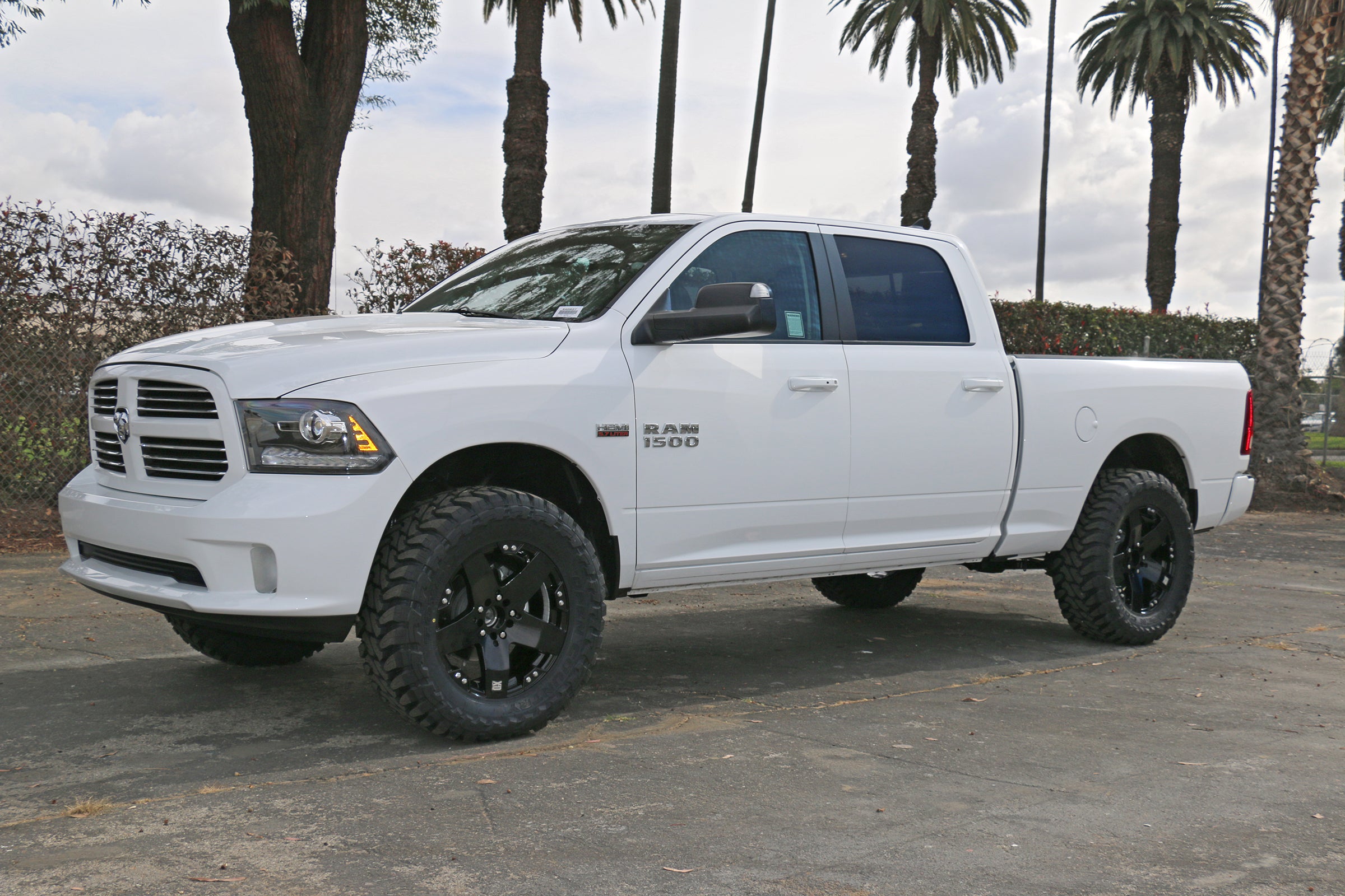 09-18 RAM 1500 4WD .75-2.5 Inch Stage 2 Suspension System Icon Vehicle Dynamics