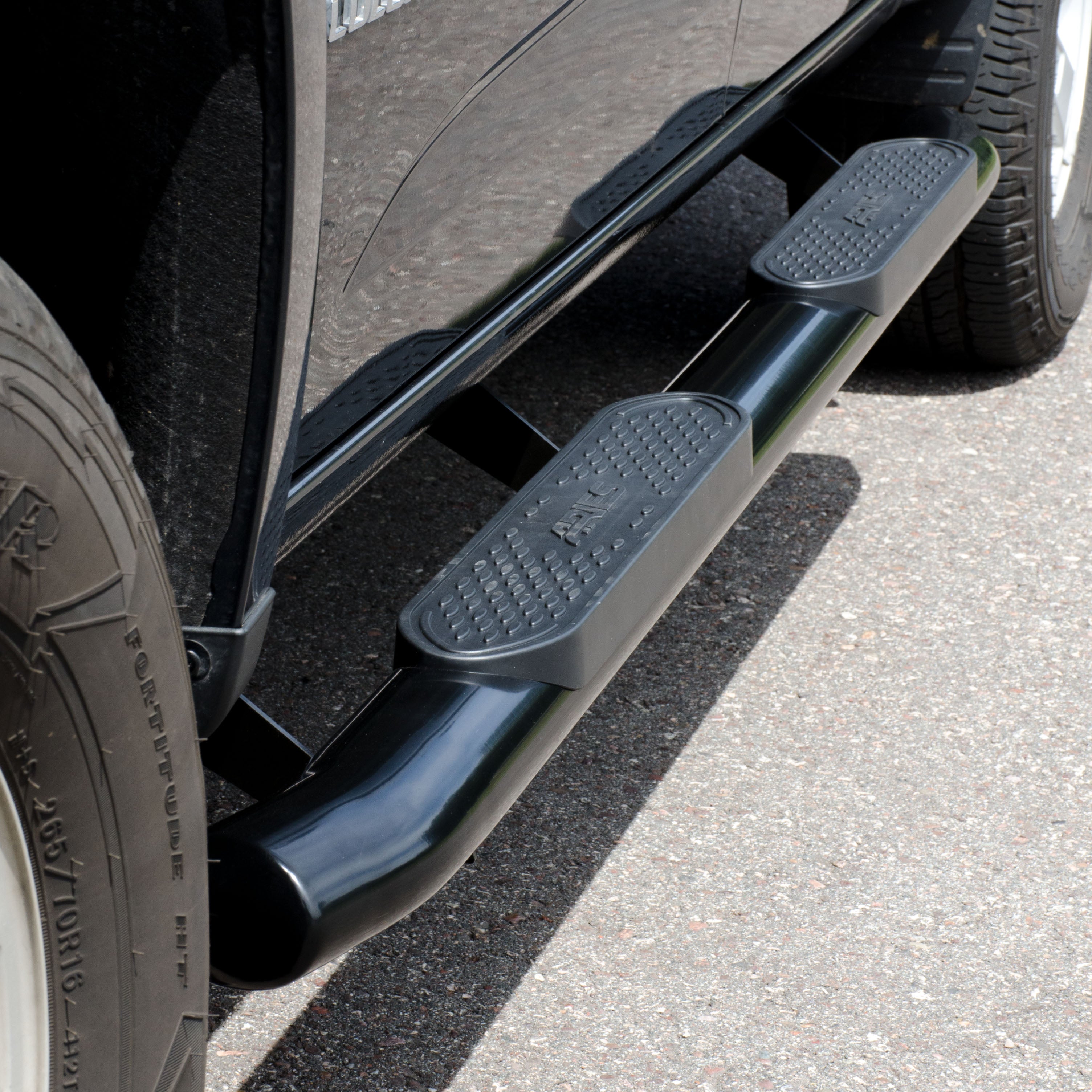 ARIES 4" Black Steel Oval Side Bars, 2023-2026 Chevy Colorado, 2023-2026 GMC Canyon