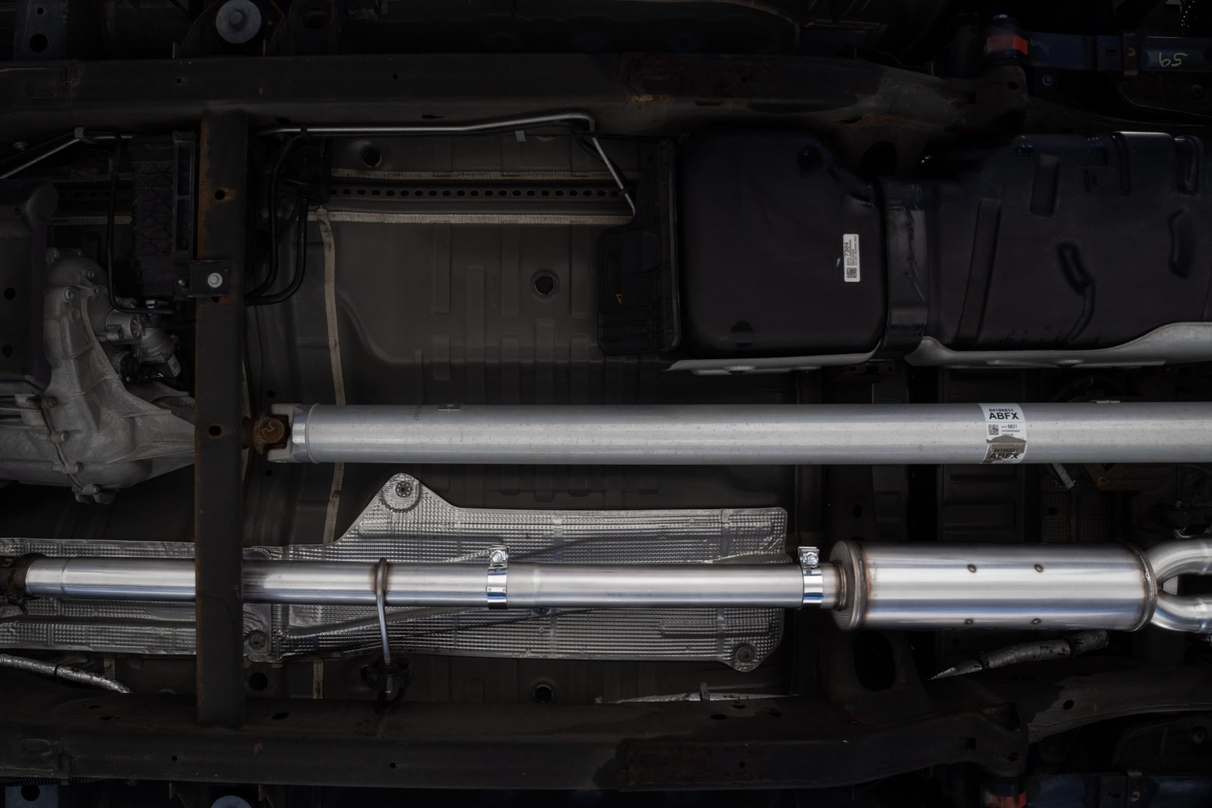 3.0 inch Cat-Back 2.5 inch Dual Split Rear Quad Carbon Fiber Tips 4.0 inch OD Dual Out 19-up Silverado/Sierra 1500 MBRP