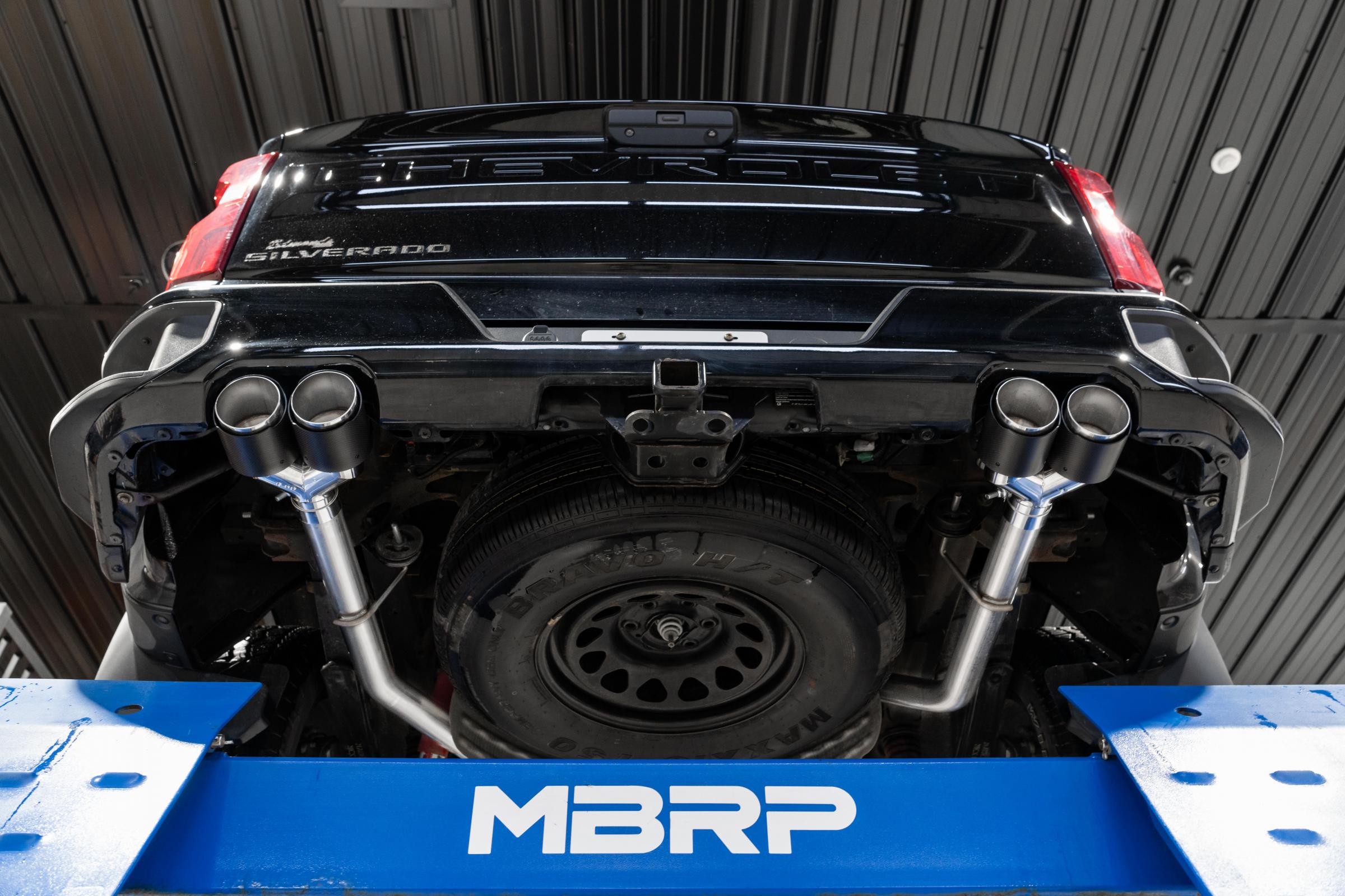 3.0 inch Cat-Back 2.5 inch Dual Split Rear Quad Carbon Fiber Tips 4.0 inch OD 19-23 Silverado/Sierra 1500 Dual Out MBRP