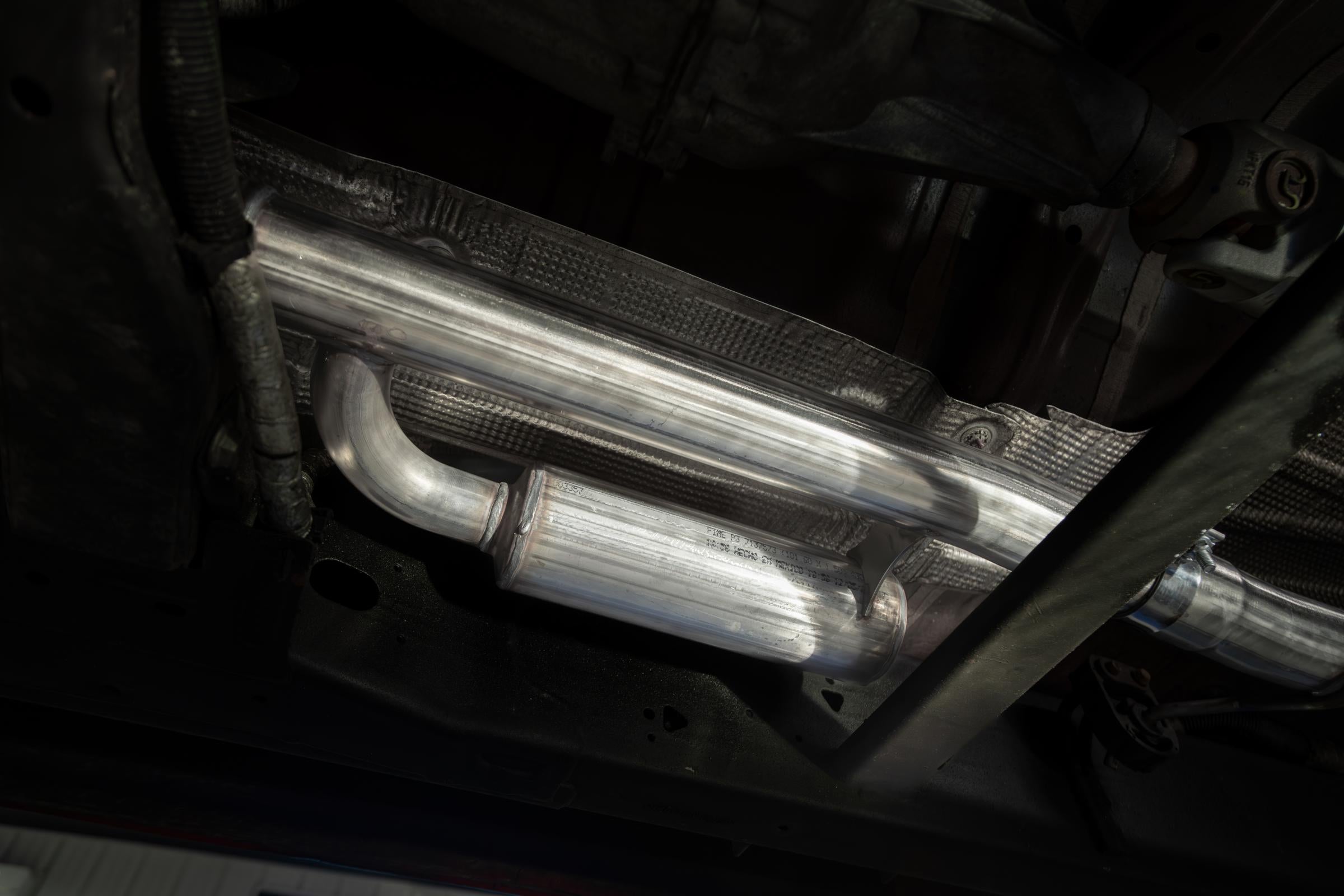2019-Up Silverado/Sierra 1500 2.7L Armor BLK, Aluminized Steel 3 Inch Cat-Back, 2.5 Inch Dual Split Rear Exit MBRP