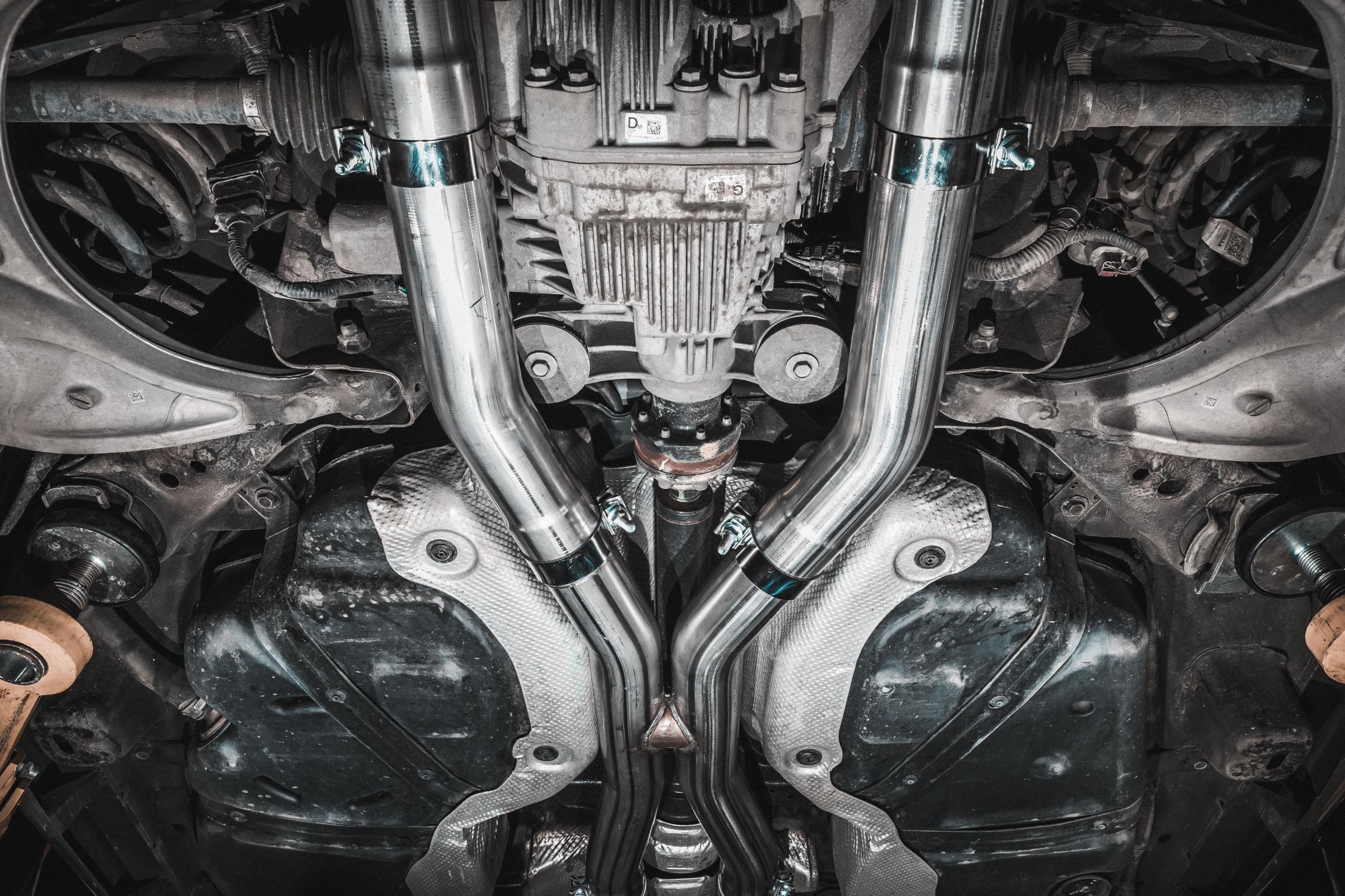 2018-Up Dodge Durango SRT SRT Hellcat 6.2L/6.4L Armor Pro T304 Stainless Steel 3 Inch Cat-Back Dual Rear Exit with Carbon Fiber Tips MBRP