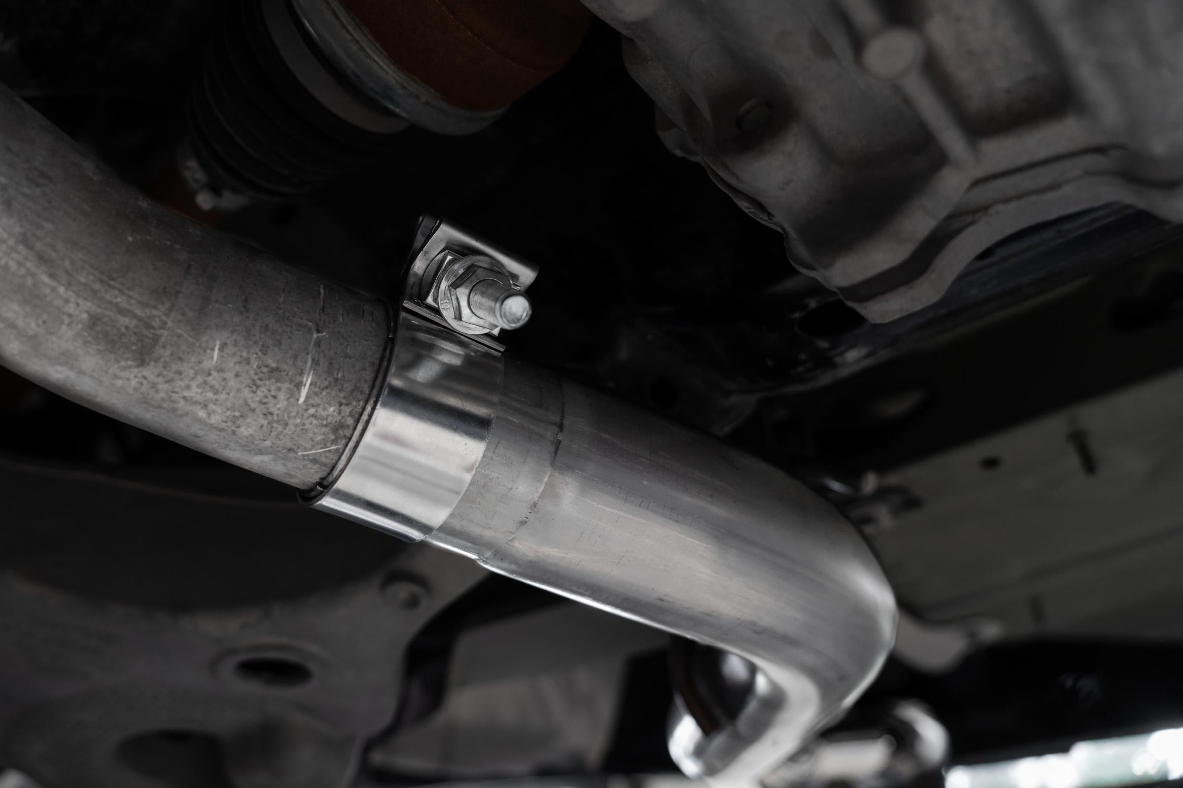 Axle-Back 2.5 inch Dual Rear Quad Carbon Fiber Tips (4) 4.0 inch OD Dual Out Explorer 20-Up Lincoln Aviator MBRP