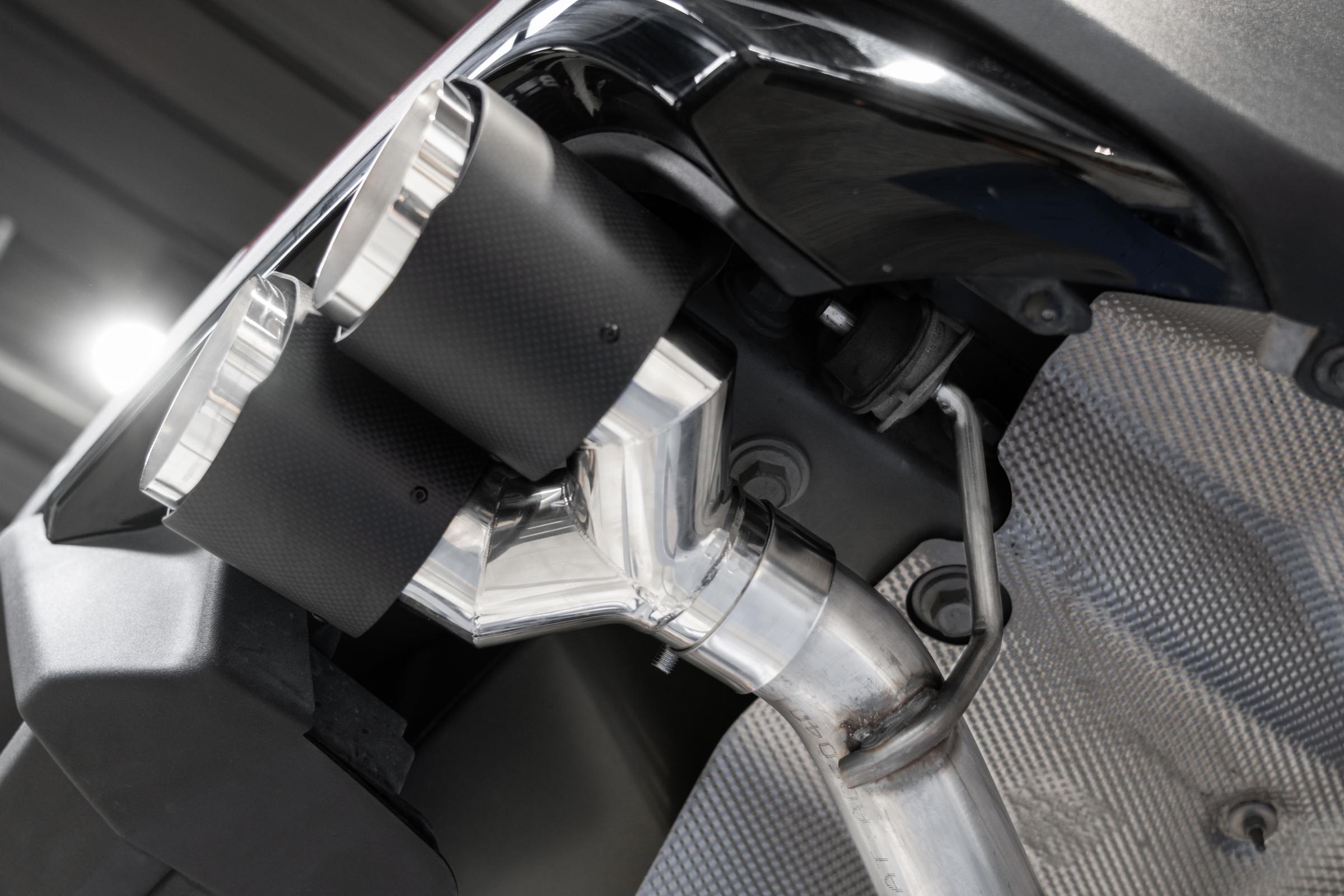 Axle-Back 2.5 inch Dual Rear Quad Carbon Fiber Tips (4) 4.0 inch OD Dual Out Explorer 20-Up Lincoln Aviator MBRP