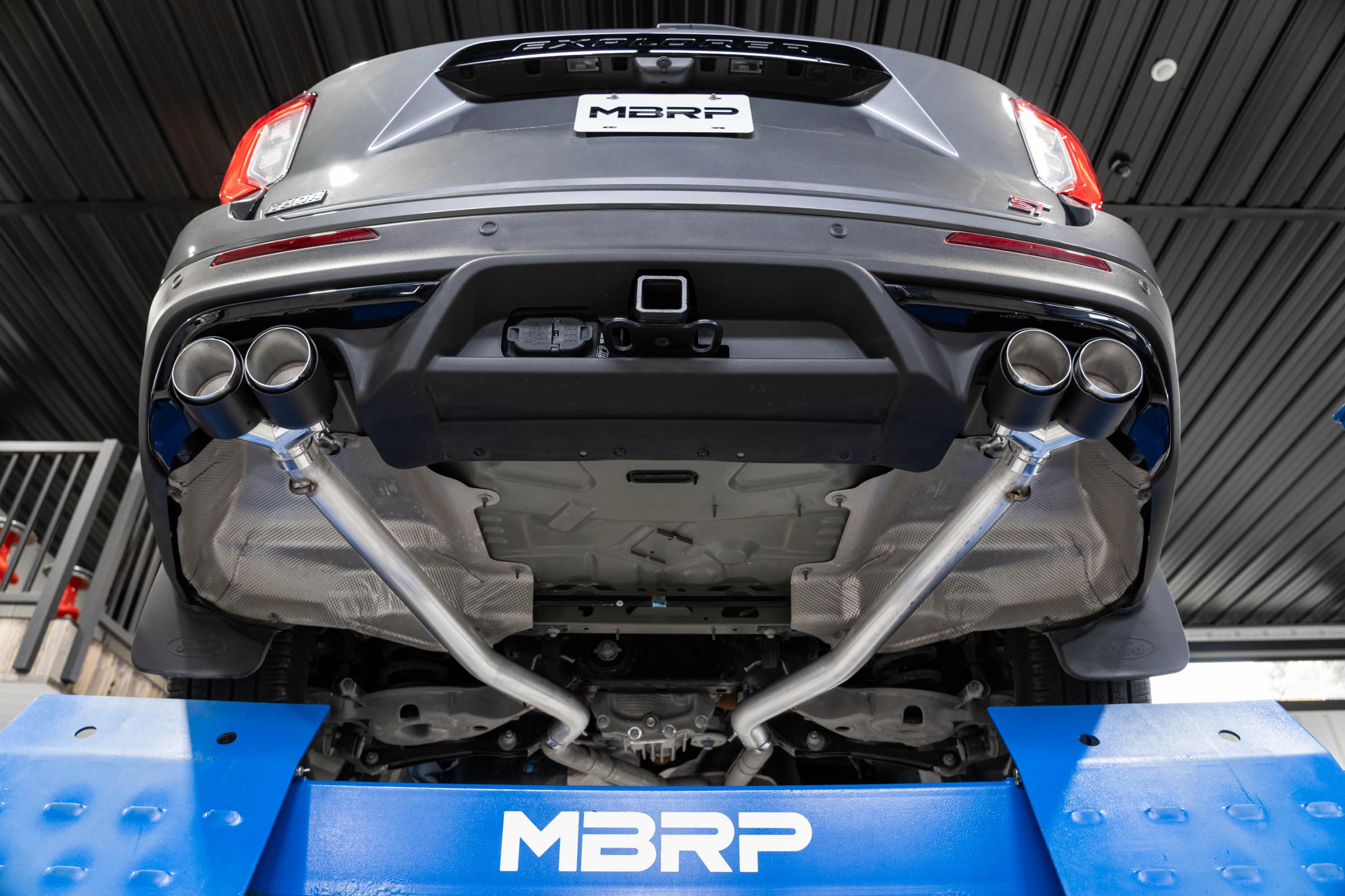 Axle-Back 2.5 inch Dual Rear Quad Carbon Fiber Tips (4) 4.0 inch OD Dual Out Explorer 20-Up Lincoln Aviator MBRP