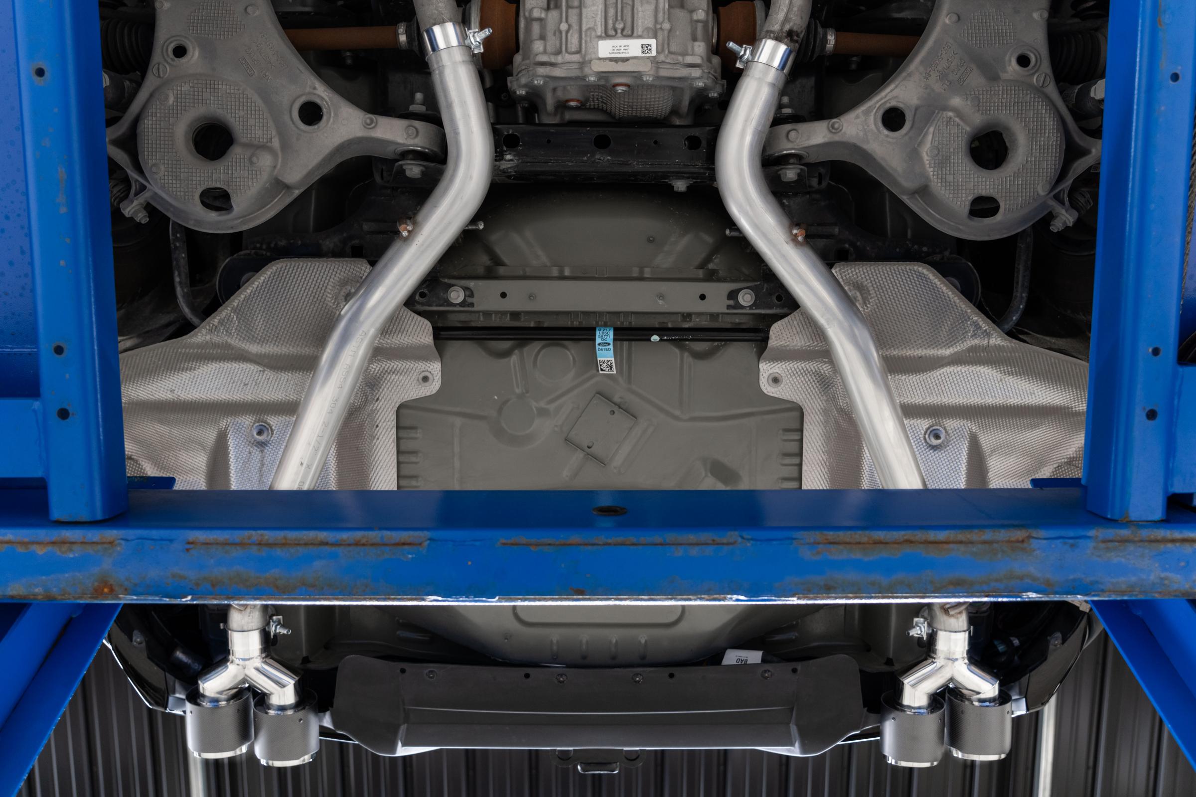 Axle-Back 2.5 inch Dual Rear Quad Tips 20-Up Explorer/Aviator MBRP