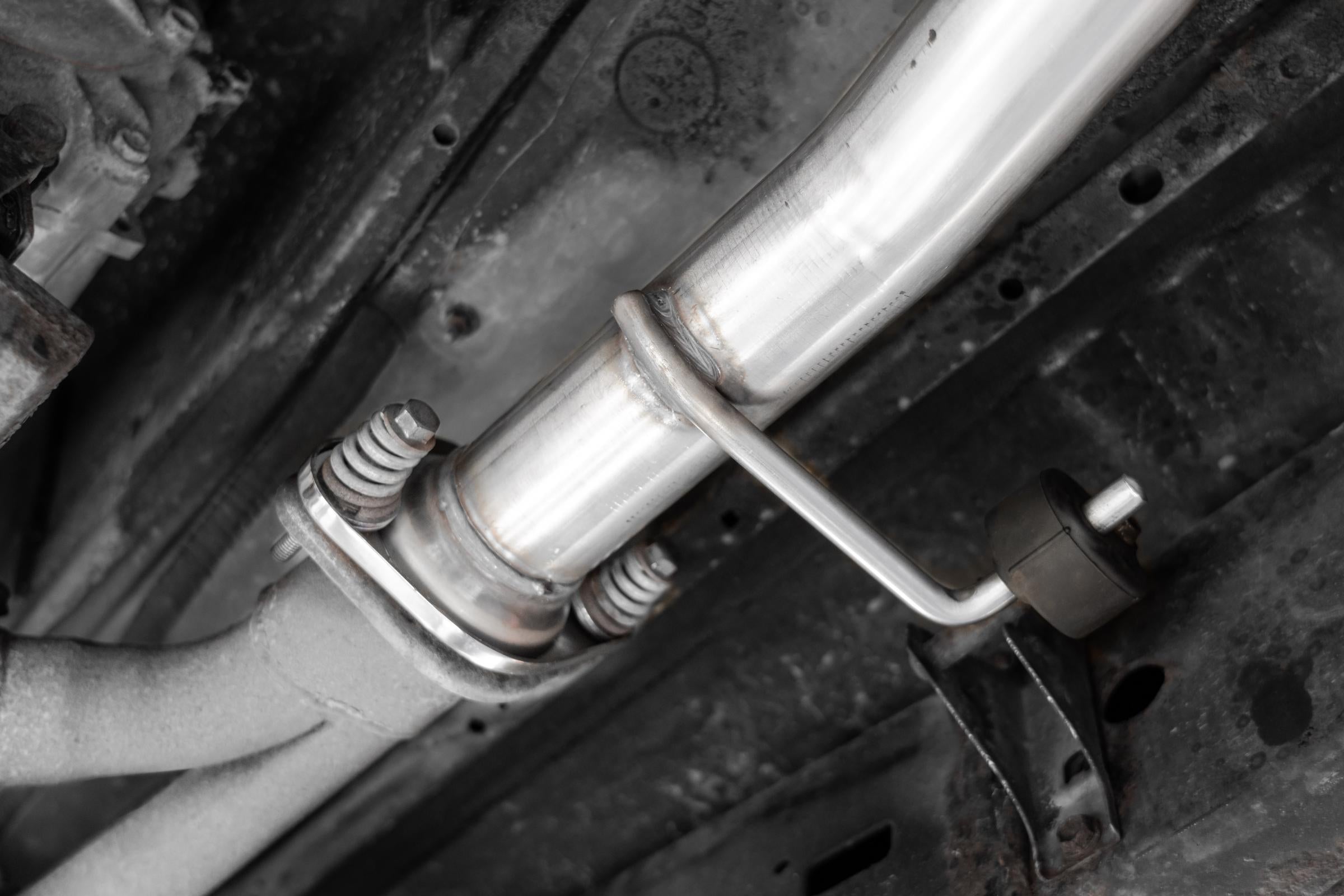 04-24 Toyota 4Runner 11-16 Toyota Land Cruiser Prado Armor Pro T304 Stainless Steel 2.5 Inch Cat-Back High Clearance Turn Down Single Rear Exit MBRP Exhaust System